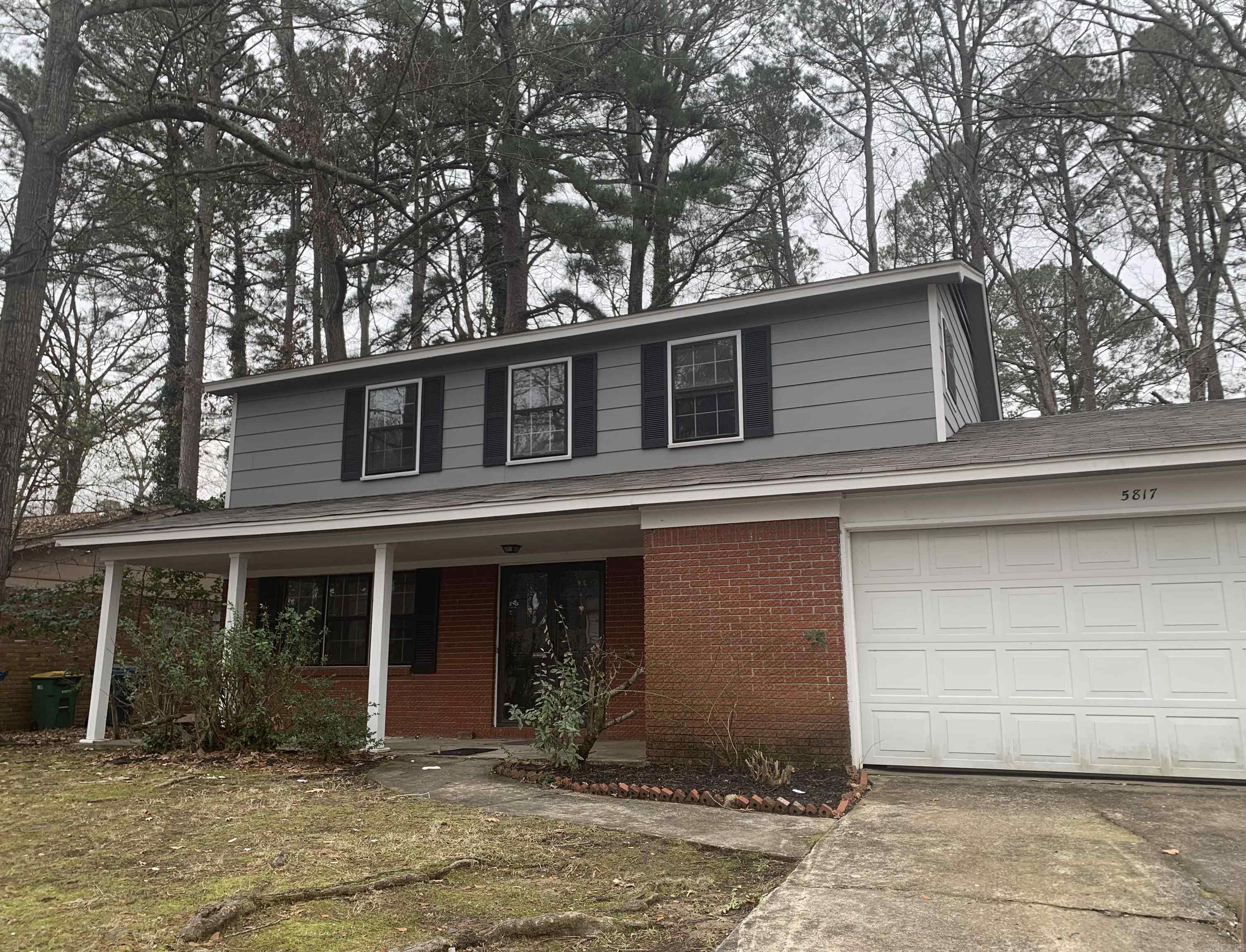 4 Bedroom 2 bathroom beautiful  remolded home! Close to everything! Fenced in yard! Call today! Won't last long!