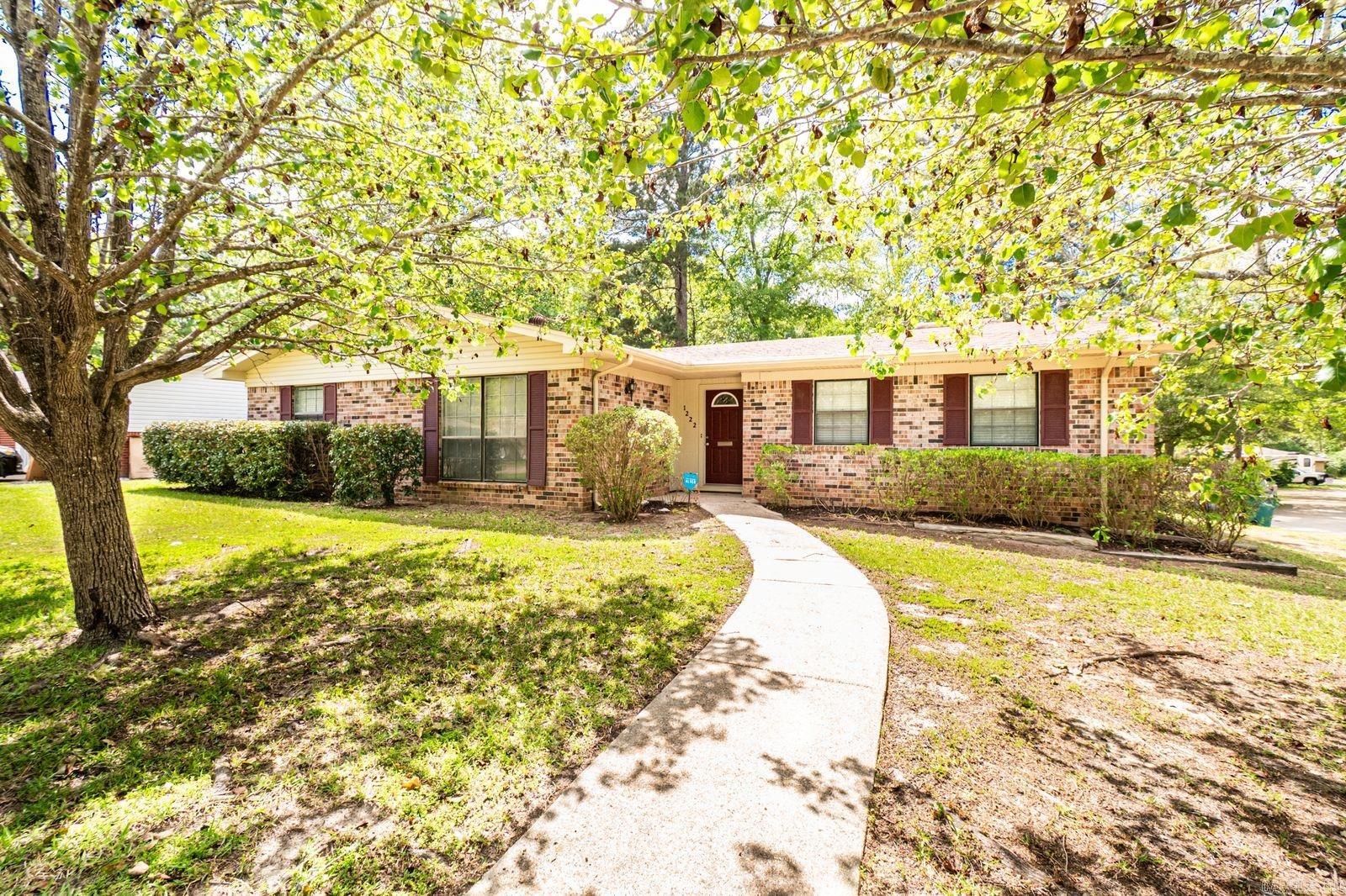 Located on a corner lot in the desirable Racquet Club area, this 3-bedroom 2-bath home offers spacious living with an updated kitchen and flexible floor plan. The additional bonus room provides the perfect option for a 4th bedroom, office, or playroom. Conveniently situated near schools, shopping, and dining, this home combines comfort, location, and functionality in one great package.
