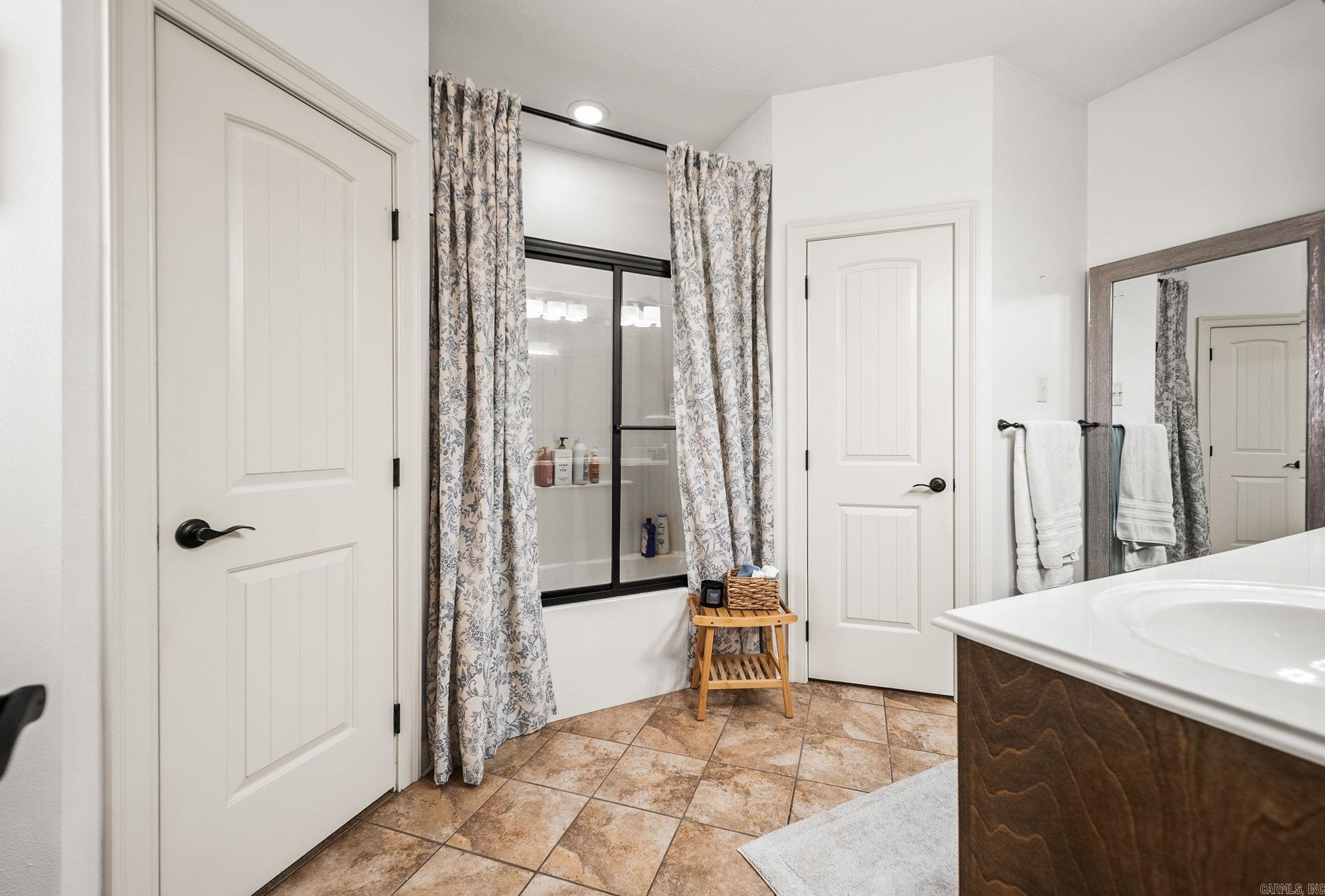 OAK TREE SUB - Residential