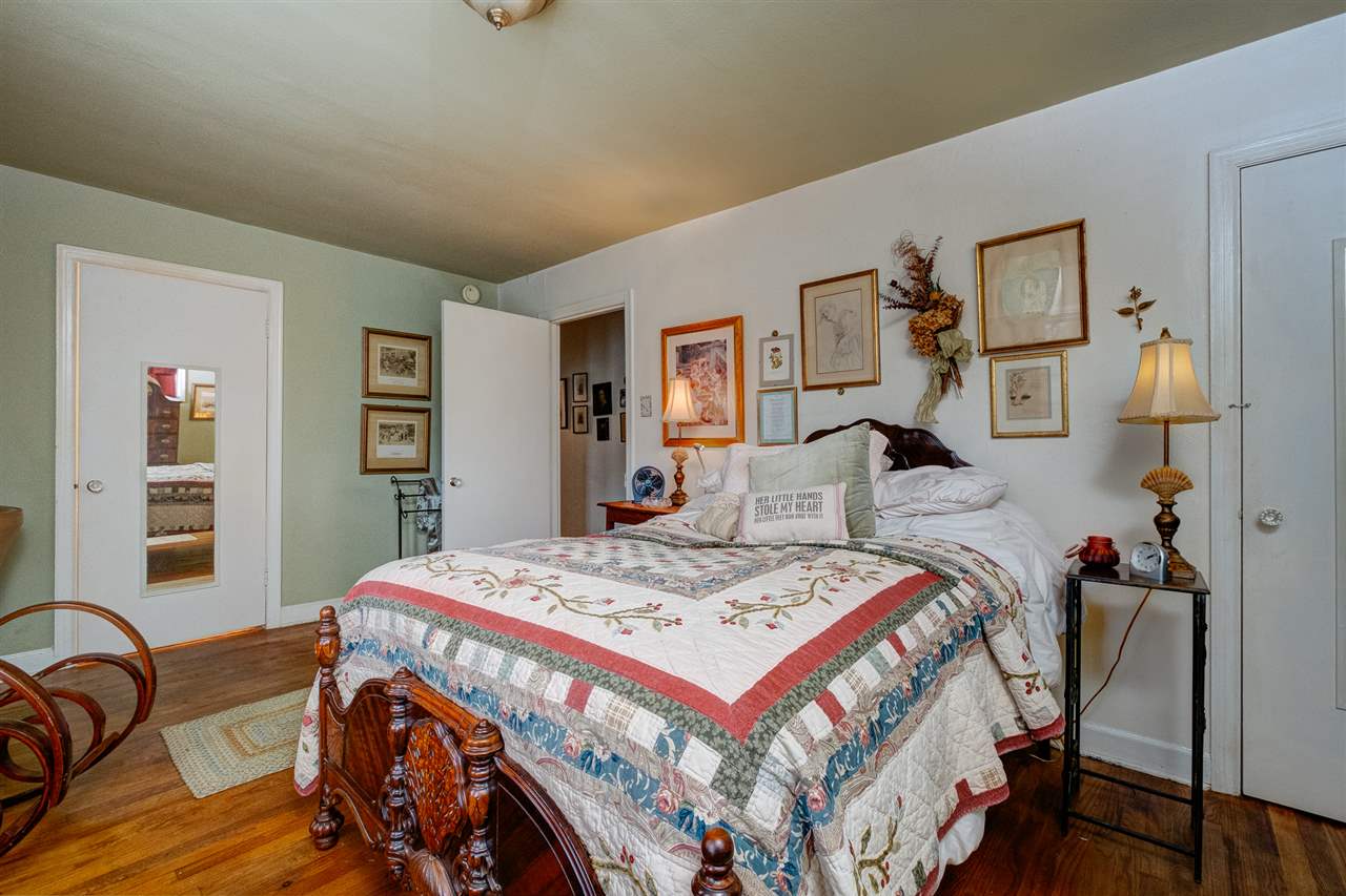KINGWOOD PLACE - Residential