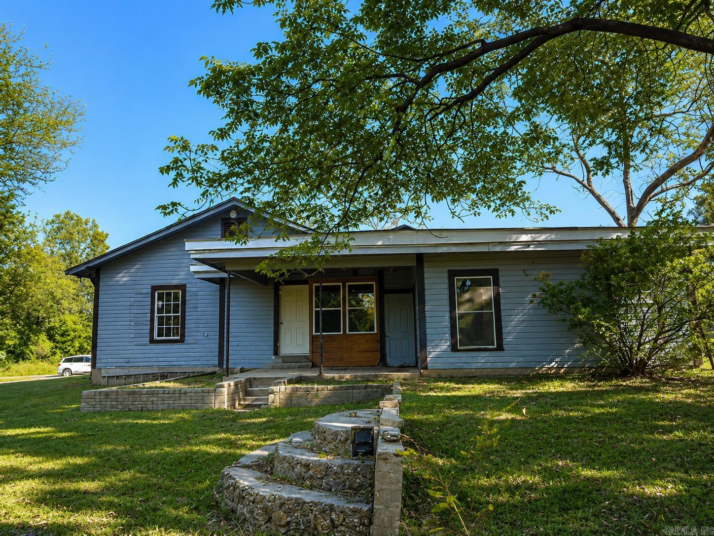 A well built and comfortable home convenient to your needs i.e. shopping, banking and church. Built in 1965 nd priced at less than $25.00 per square foot making it a very desirable rental prospect.