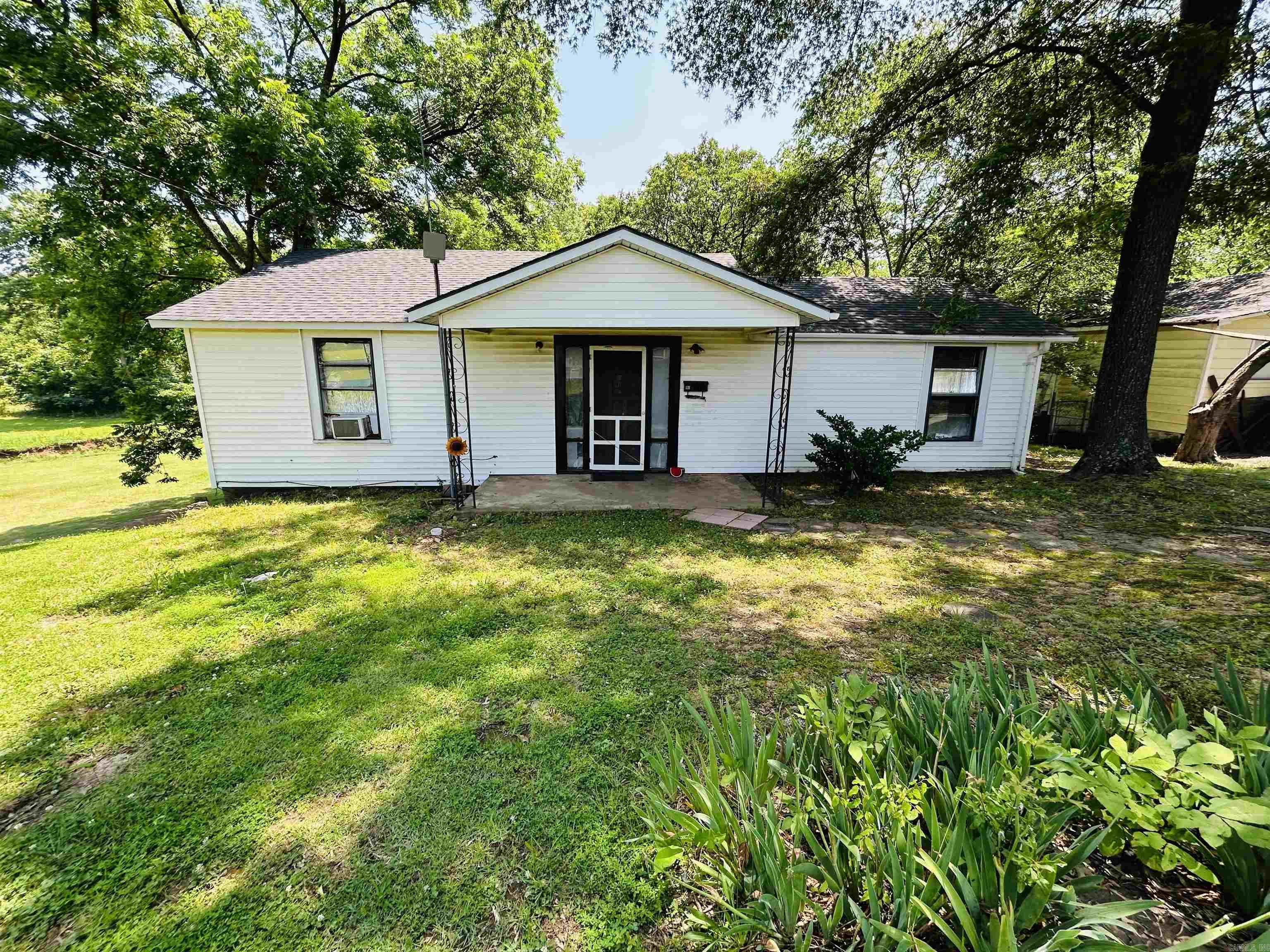 CHARMING 3-Bedroom, 1-bath home sitting on two spacious lots in the heart of Morrilton! This home is full of potential and ready for your personal touch. Whether your a first time home buyer, or an investor looking for their next project, this is it! Don't miss out on this great location! SOLD "AS-IS". Call me today to schedule your showing.