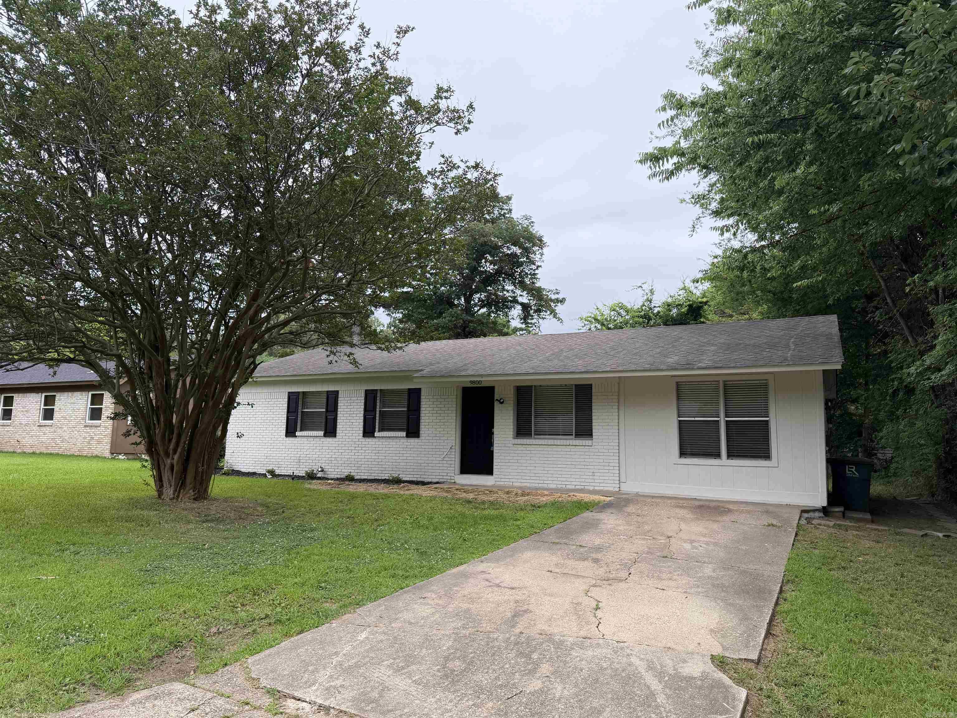 UPDATED 4/1. NEW paint, LVP flooring, granite, cabinets, sinks, toilet, shower, faucets, LED lights & fans, HWH, SS appliances, roof in 2017. Ready to move in. See agent remarks.