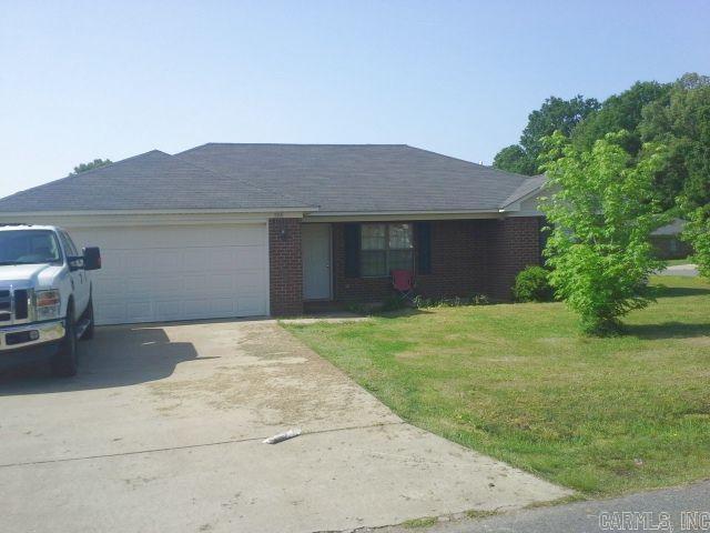 Very nice 3 bed 2 bath home on corner lot just outside of Conway. It is within a mile of Sam's Club, Target, and many other great shopping areas and restaurants.