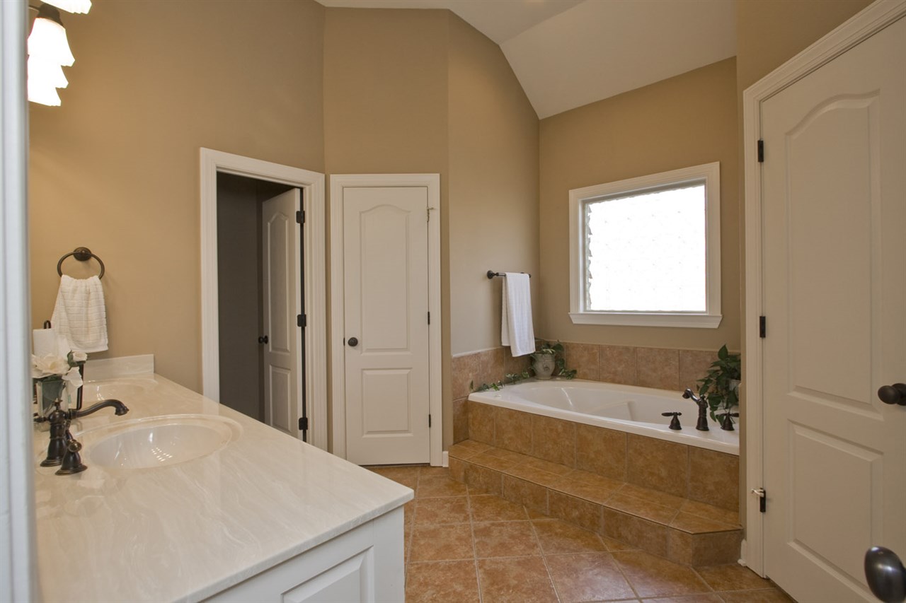 MILLERS CROSSING - Residential