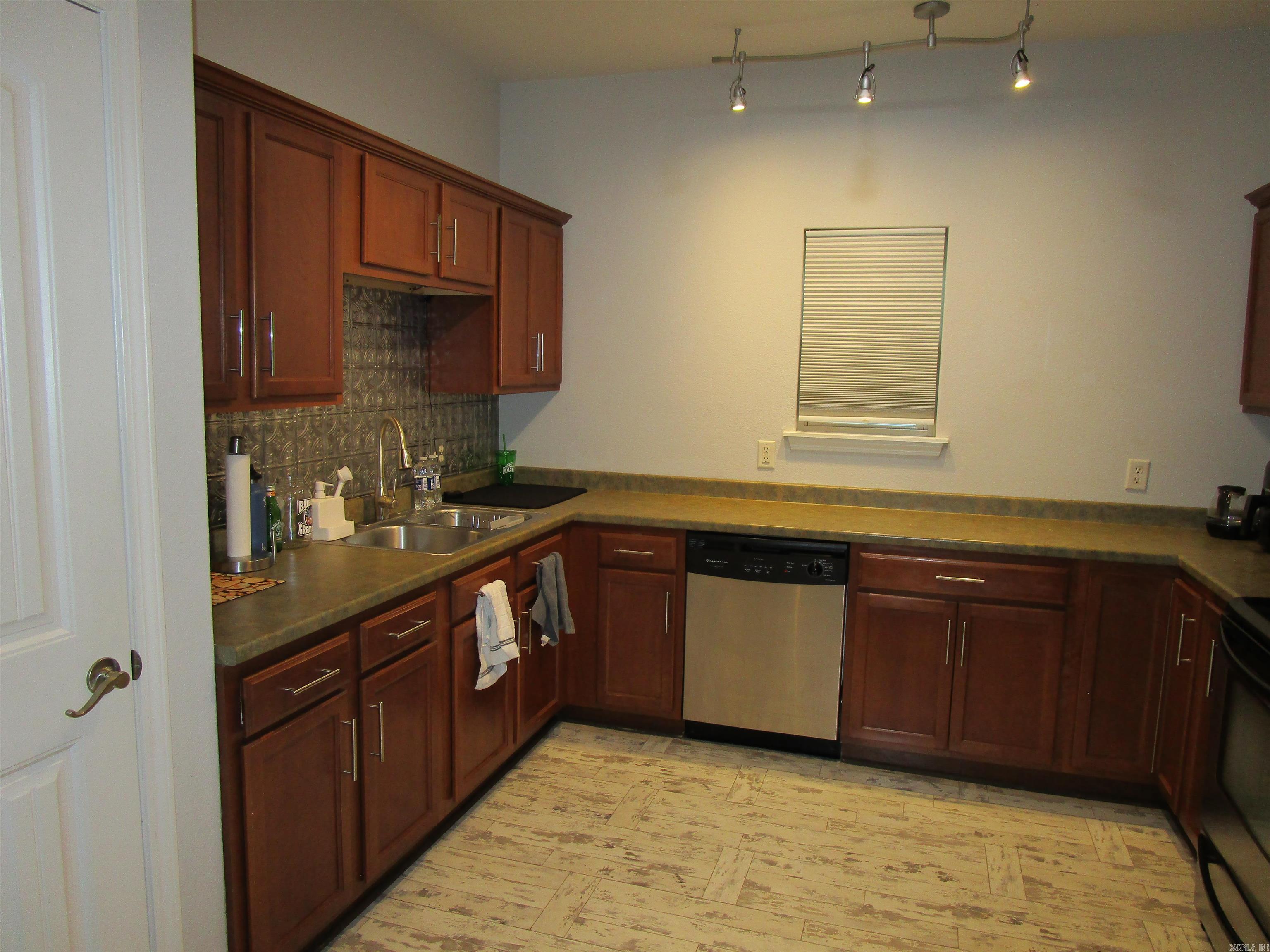 GOLF LINKS GARDENS - Residential