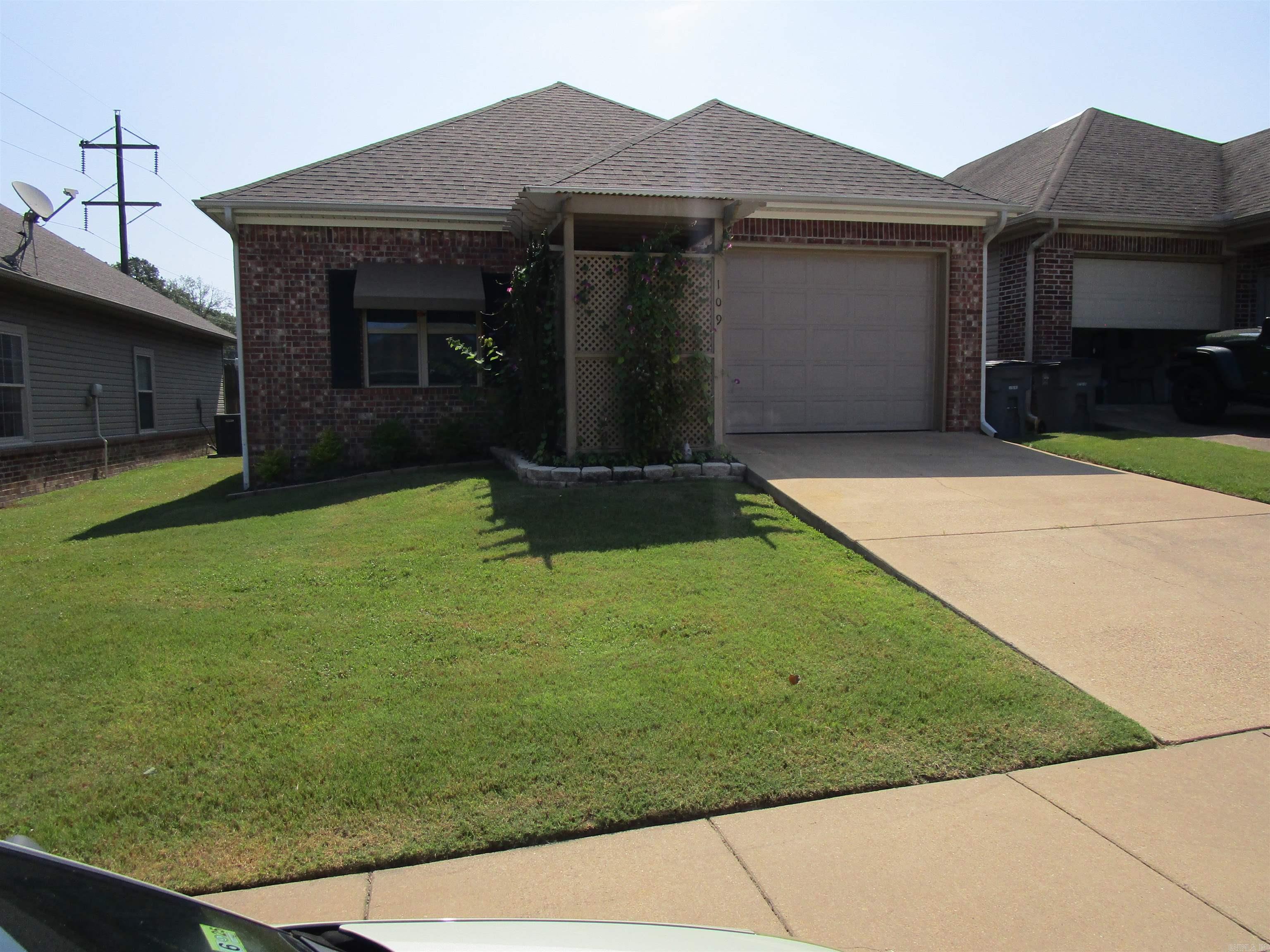 GOLF LINKS GARDENS - Residential