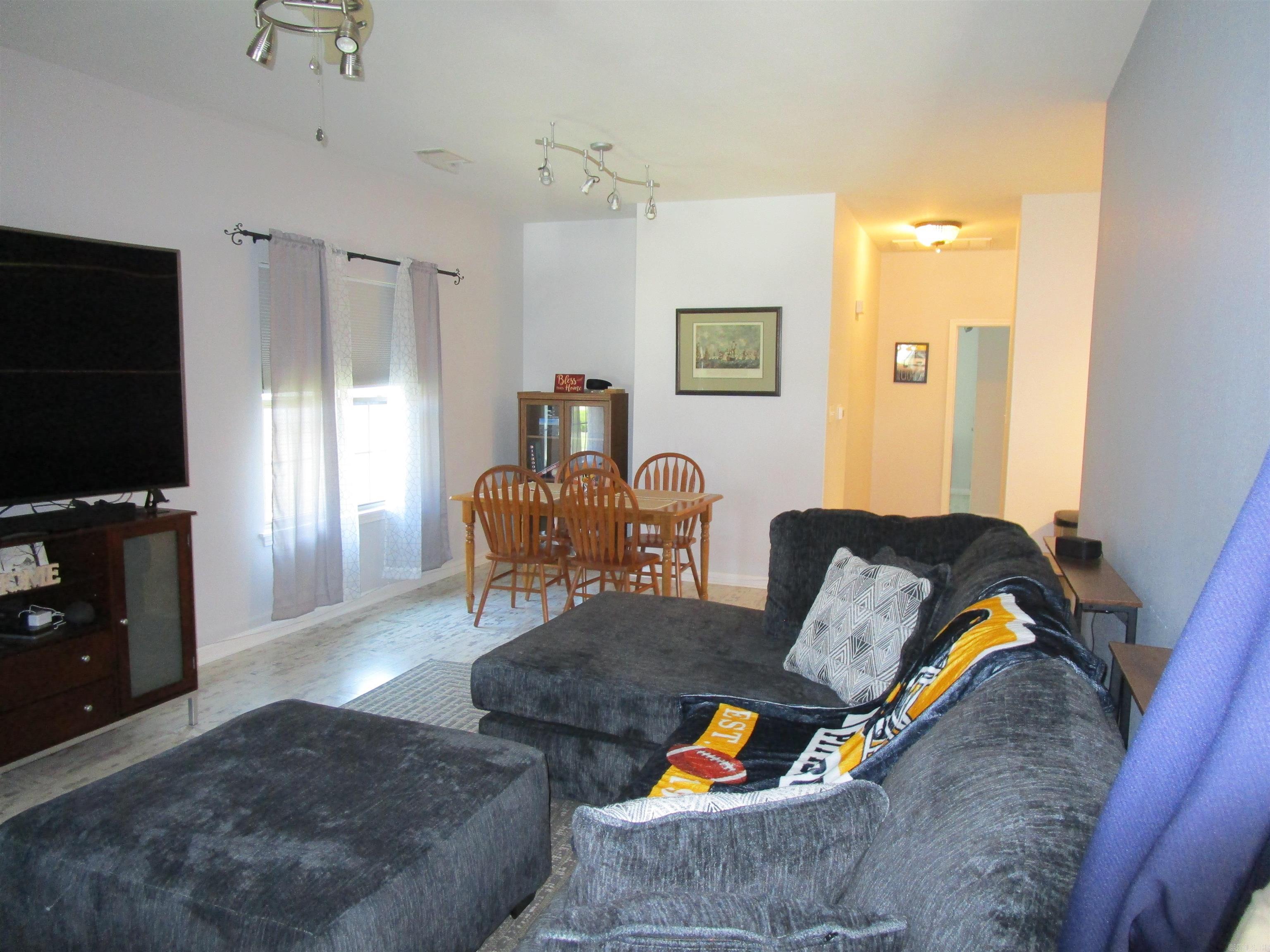 GOLF LINKS GARDENS - Residential