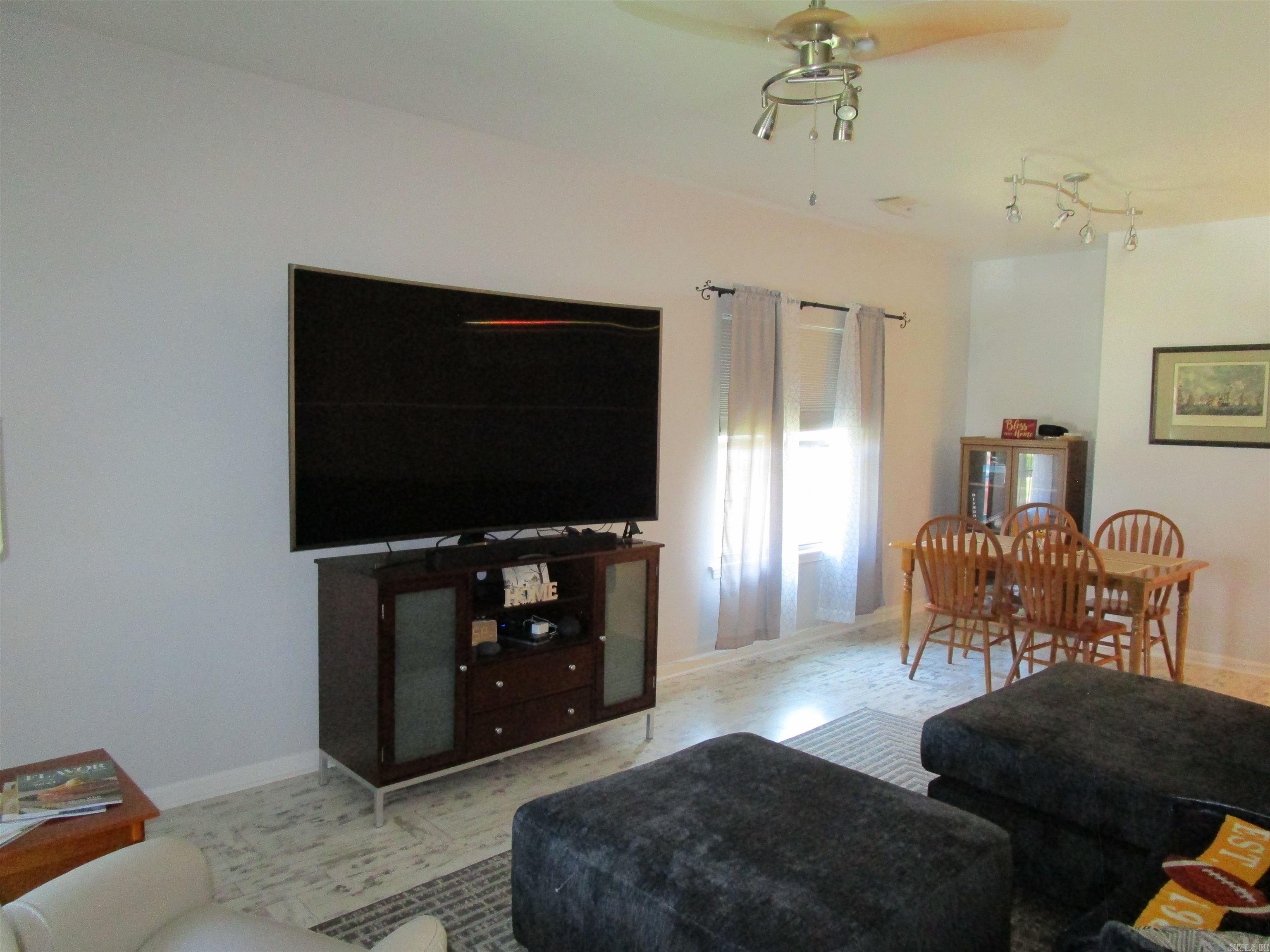 GOLF LINKS GARDENS - Residential