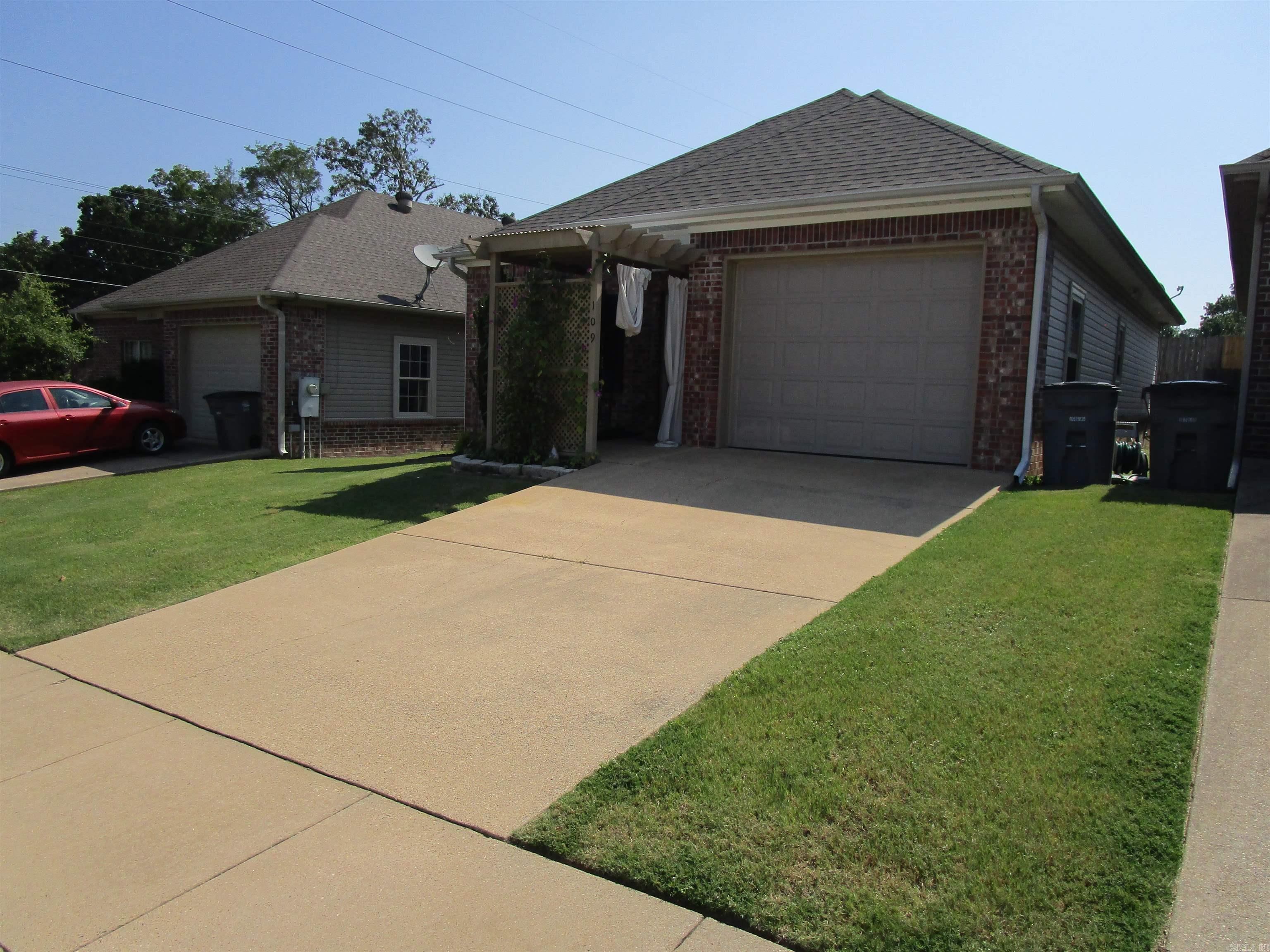 Most Convenient location in Hot Springs plus Lakeside School District. Move in ready home for buyers starting out or buyers scaling down.  Bonus room upstairs is perfect for office, work out area, man cave or lots of extra storage.  Home features a master bedroom with private bath, all bedrooms on one level, one car garage, extra wide hallways and lots of space in the kitchen.  Don't miss your opportunity to view this home Today.