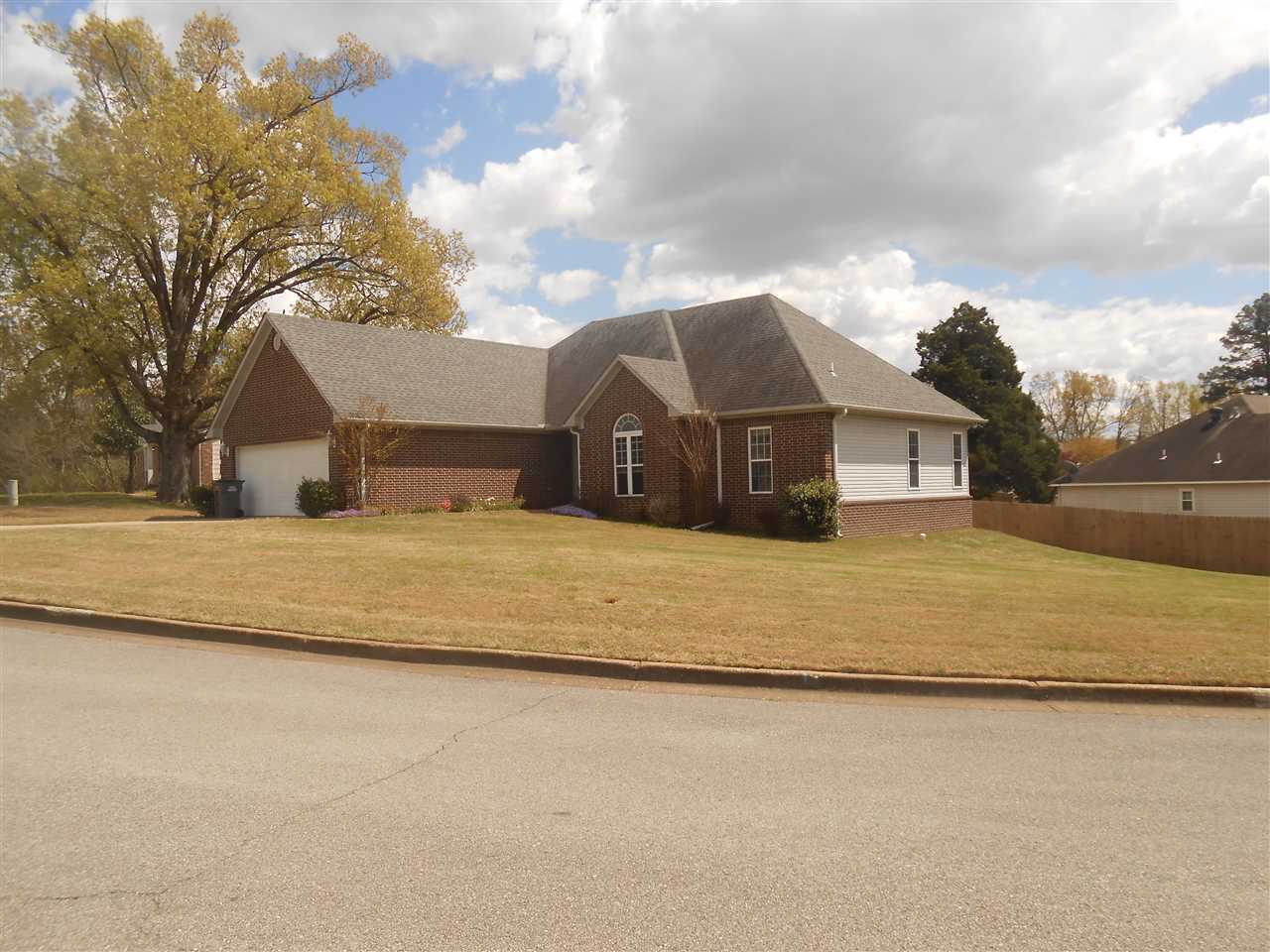 Charming 3 bed/2 bath home that is move-in ready.  It features vaulted ceilings, great living area, formal dining room, bright and cheery breakfast area, split bedroom floor plan.  There are nice built-in cabinets in the both the laundry room and the main bath.  The garage is very large and has a great closet for off-season clothing.  Call now for your private tour!