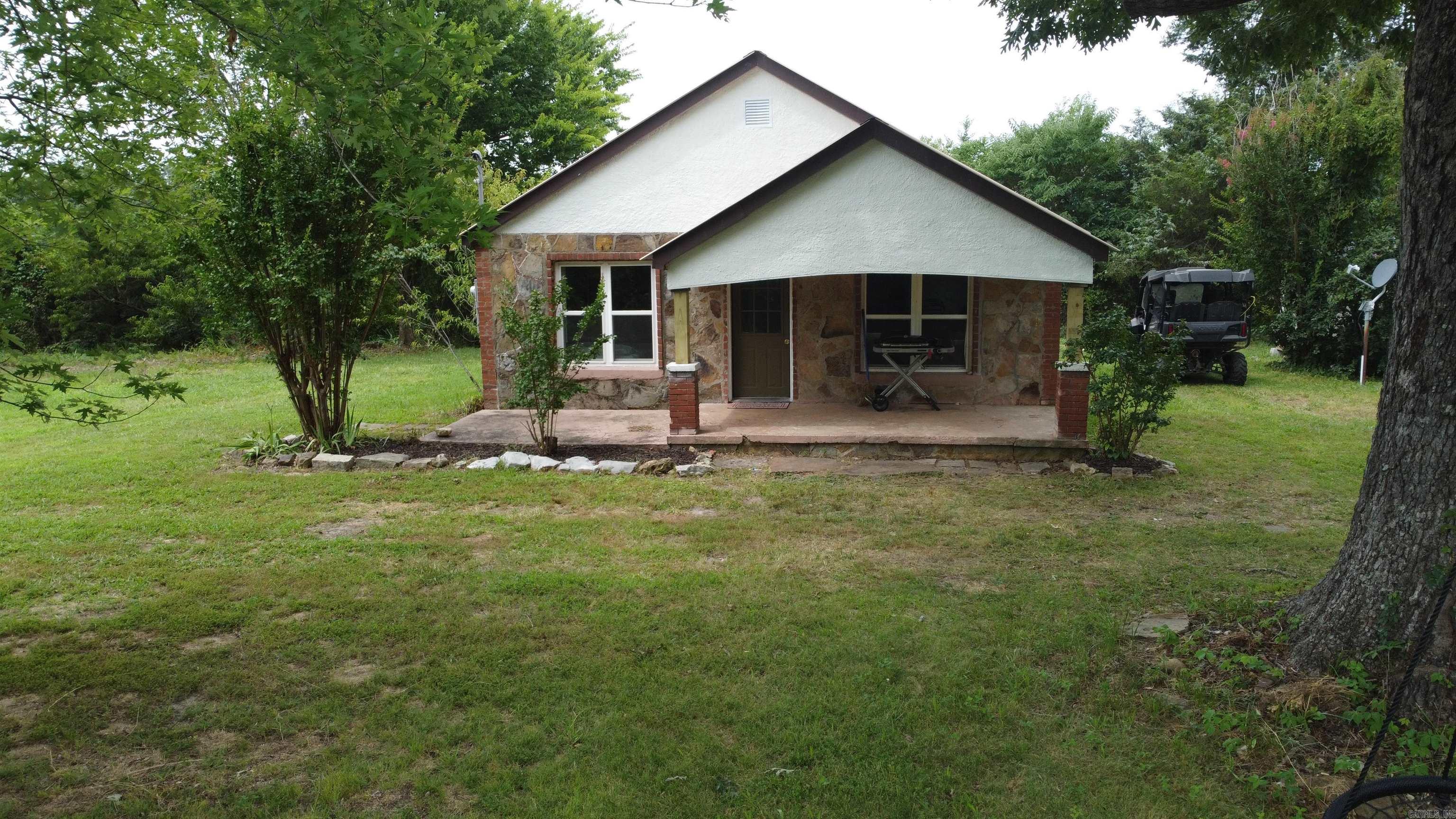 Charming 2 bed, 1 bath home with 975 sq ft of living space, nestled on 5 surveyed acres in the heart of the Ozarks. With state highway frontage, access is easy—perfect as a full-time home, weekend getaway, or Airbnb investment. Inside, enjoy a warm blend of hardwood, tile, and carpet flooring. The updated kitchen features granite countertops and modern touches. Fiber internet is available, making it ideal for remote work or streaming. Just 15–20 minutes to the Buffalo National River for fishing, kayaking, canoeing, hiking, and hunting, and numerous other outdoor activities. Only 10 minutes to Marshall for daily needs, shopping, and dining at the locaal resturants. Spend your evenings sitting under the stars or at the nostalgic Kenda Drive-In, one of the last of its kind. Located just 1.5 hours from Branson, offering world-class entertainment, shopping, and attractions. Whether you're looking to relax, explore, or invest, this peaceful Ozarks retreat offers endless possibilities in a scenic, adventure-filled location. Come see the peace, tranquility and beauty of the Ozarks!!!