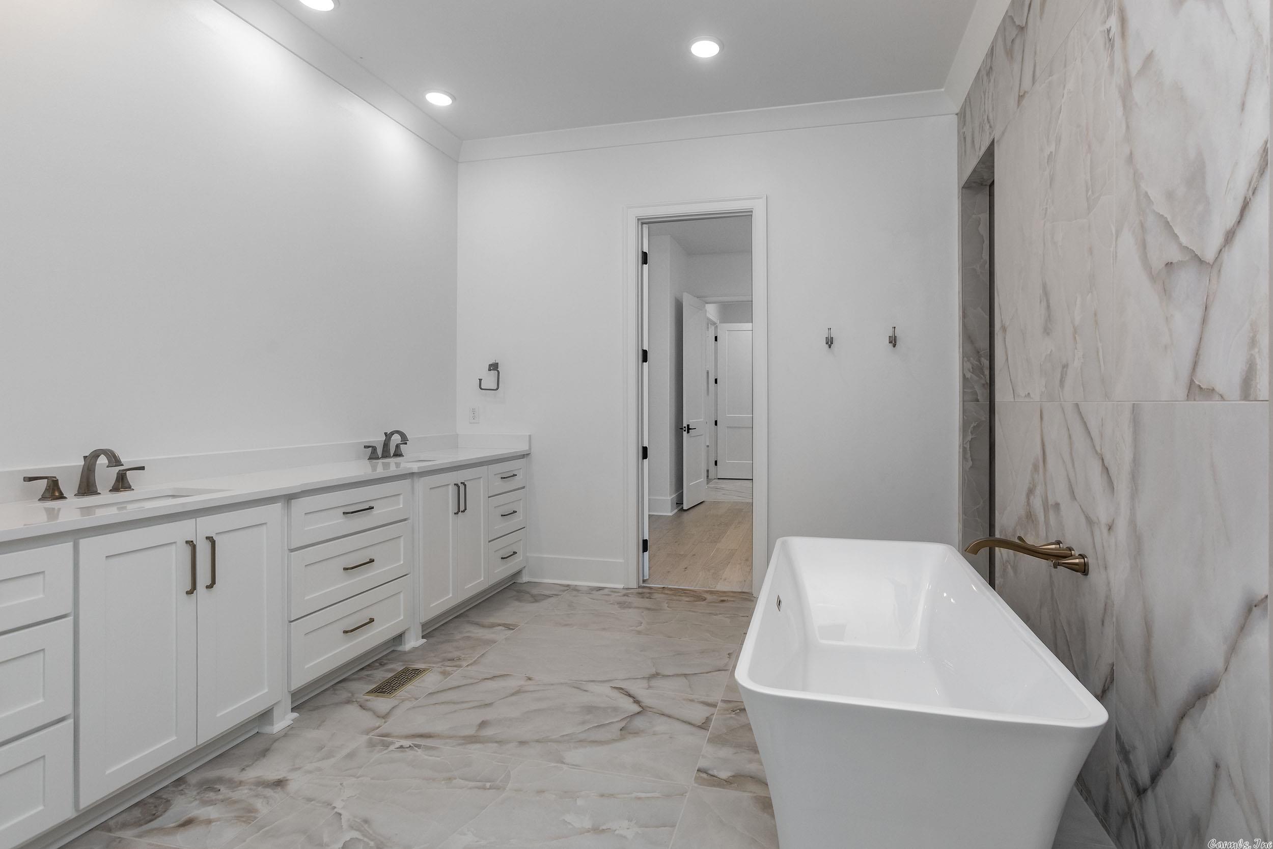 CHENAL VALLEY "FALSTONE COURT" - Residential