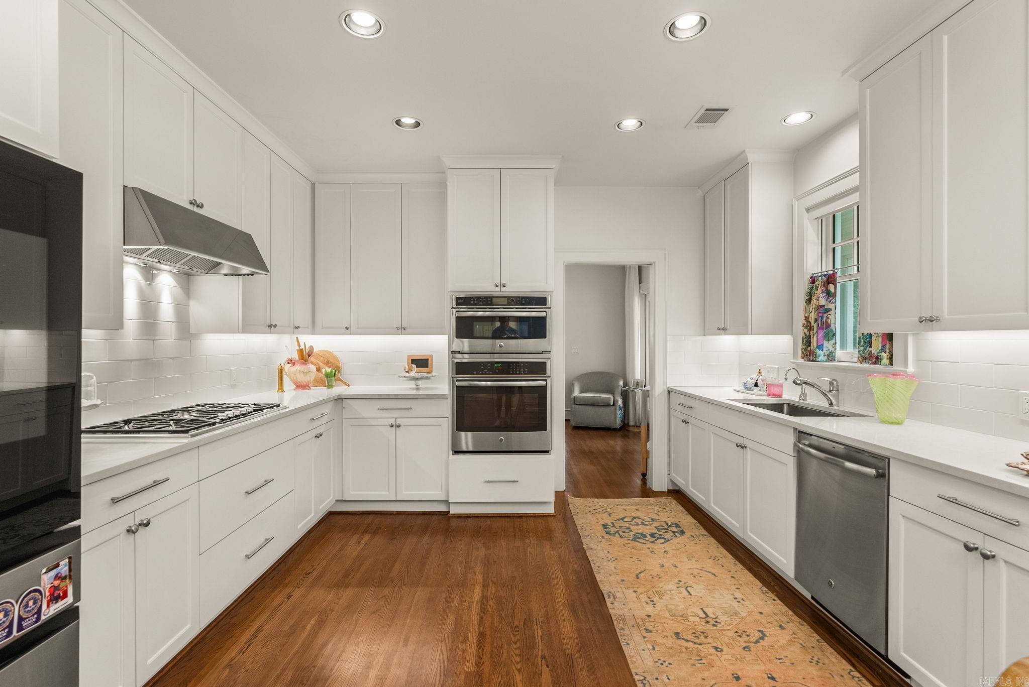 NEWTONS - Residential