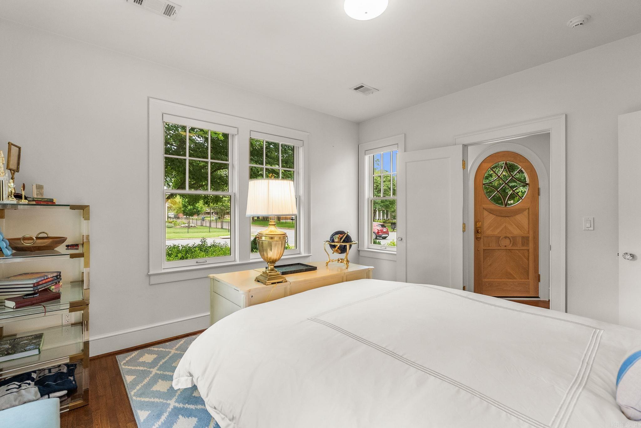 NEWTONS - Residential
