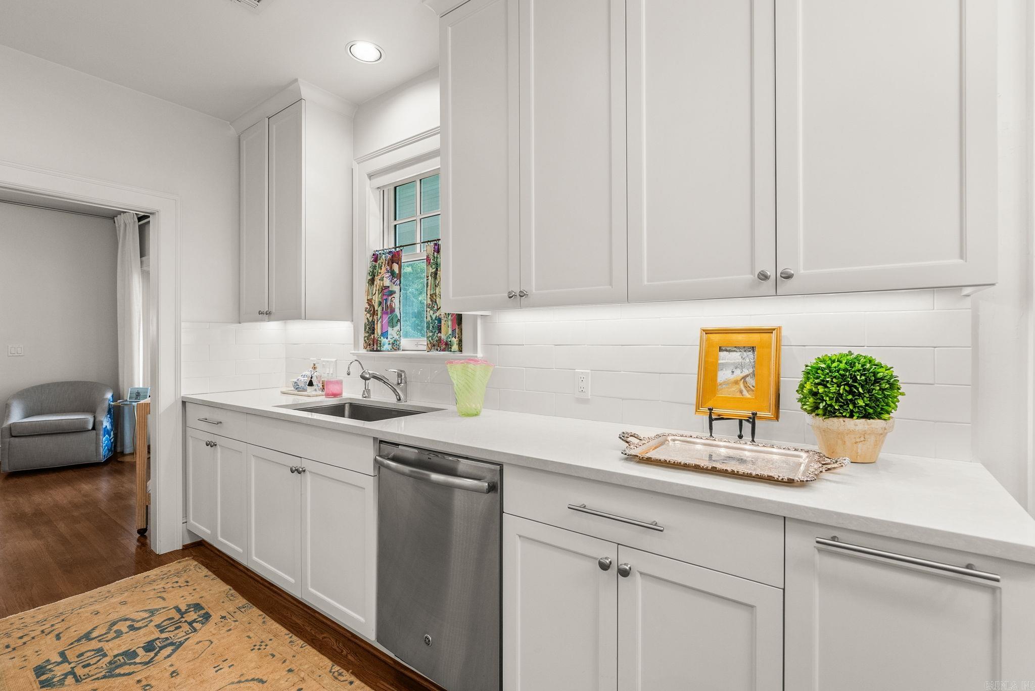 NEWTONS - Residential