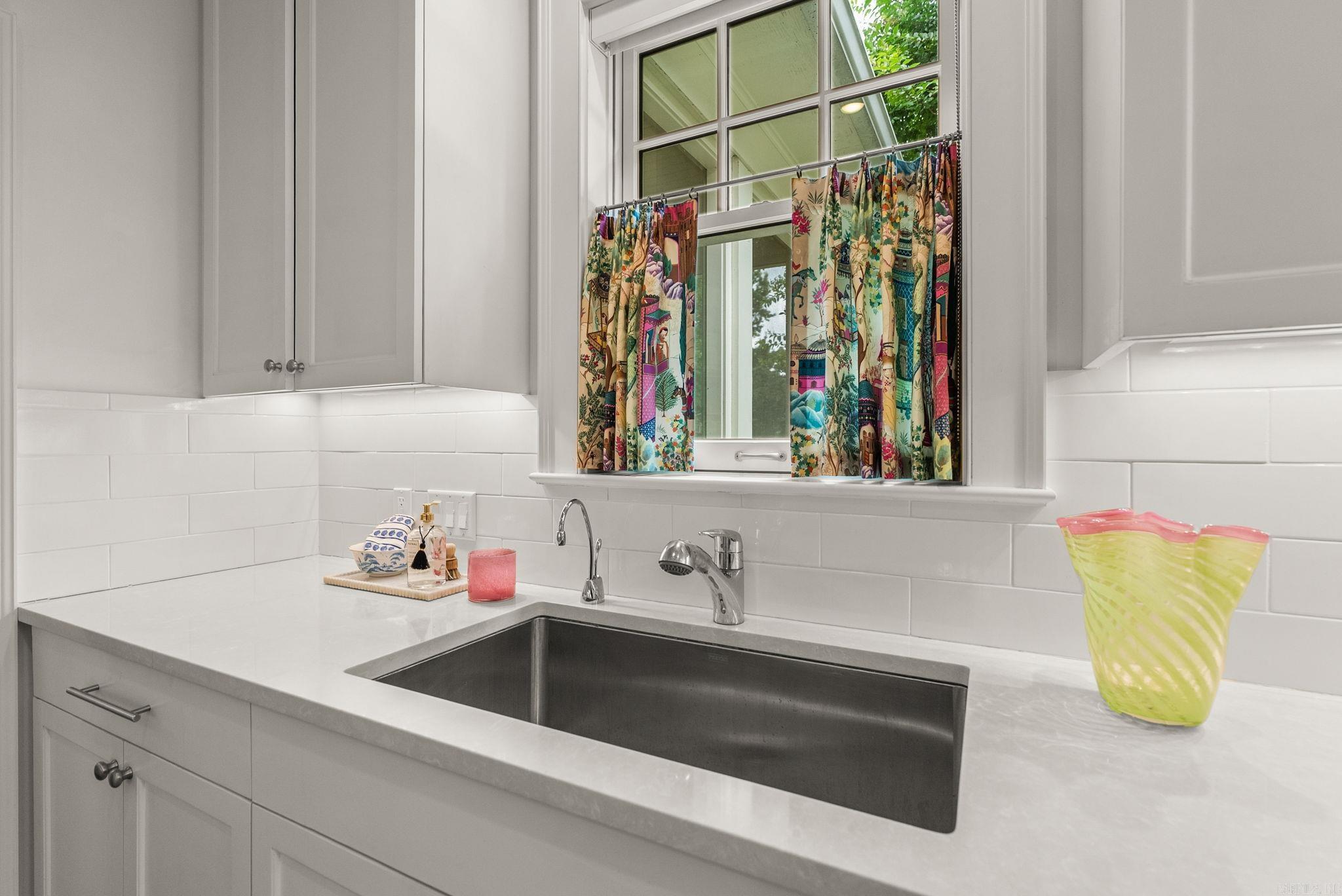NEWTONS - Residential