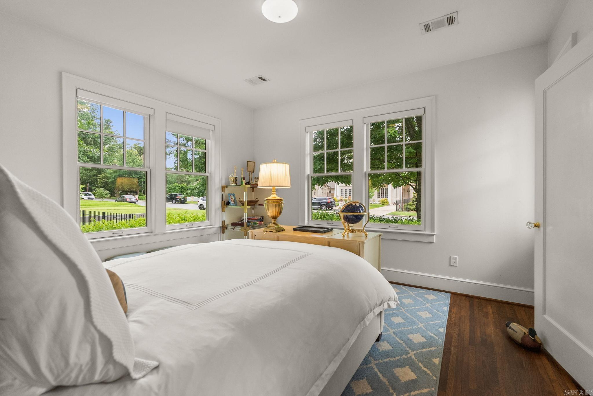NEWTONS - Residential