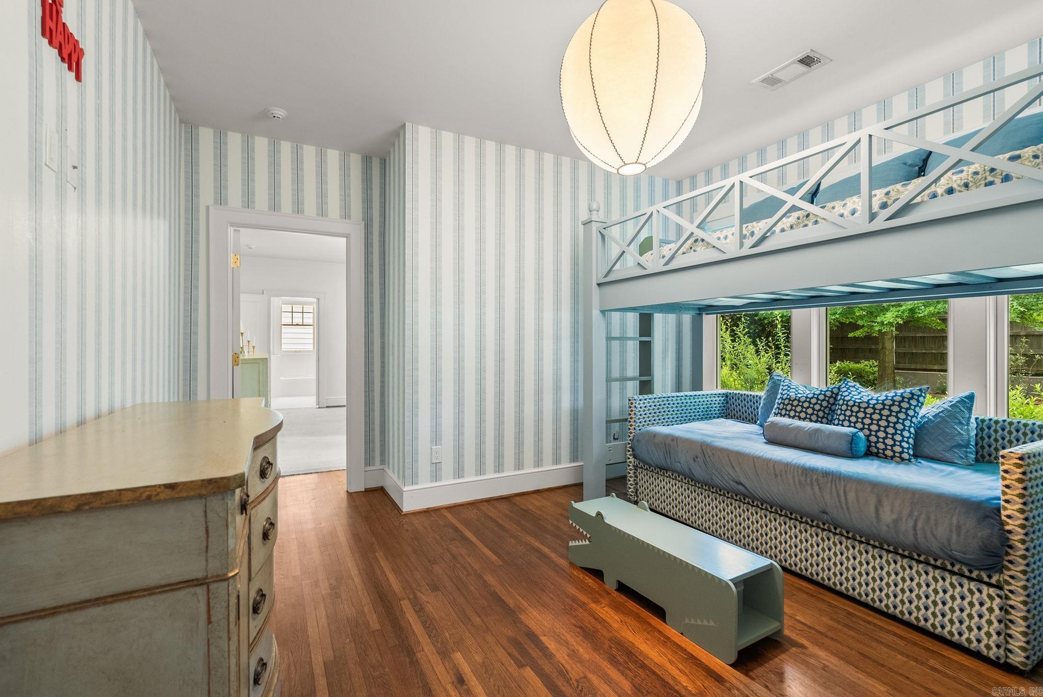 NEWTONS - Residential
