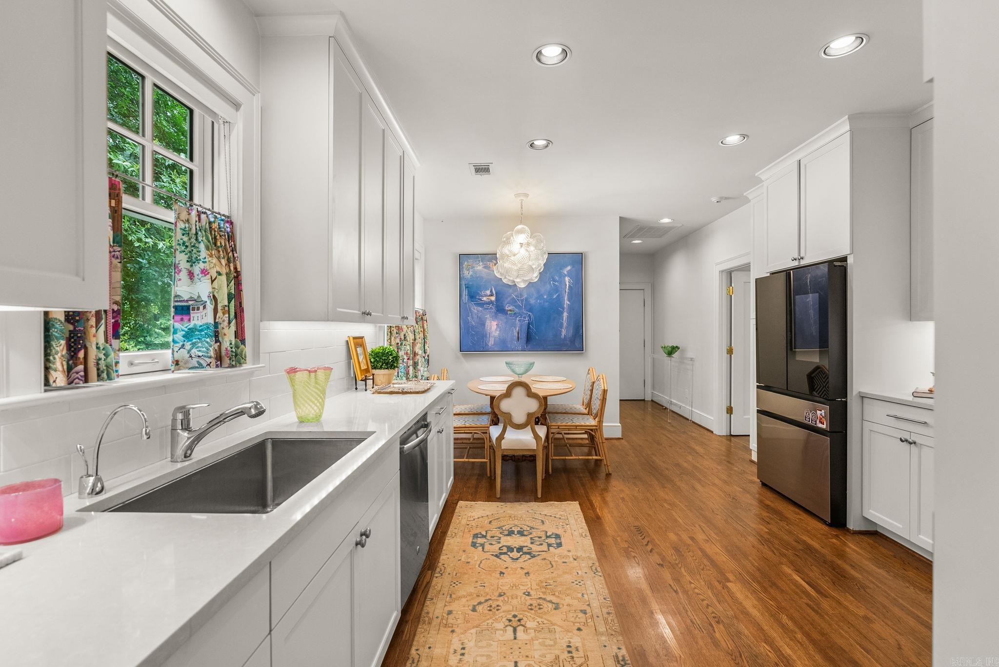 NEWTONS - Residential