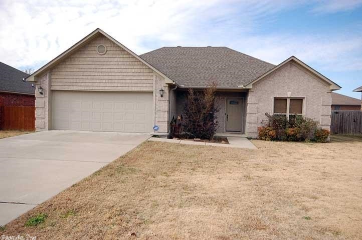 Perfect home in the Vilonia School district, 3/2, brick home on 1/4 of an acre, living room has gorgeous hardwood floors, vaulted ceilings, opens into the kitchen with large breakfast bar, oil rubbed bronze throughout, black appliances, with plenty of storage space in the kitchen, master is  a great size with double sink vanity, and hugs walk in closet, backyard is fenced and has an oversized patio area, this is a must see, super bargain, take the virtual tour today!!