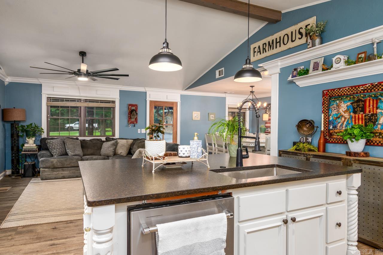 ROMANCE ACRES - Residential
