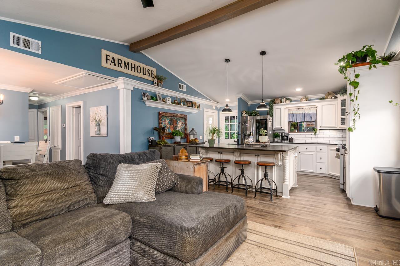 ROMANCE ACRES - Residential