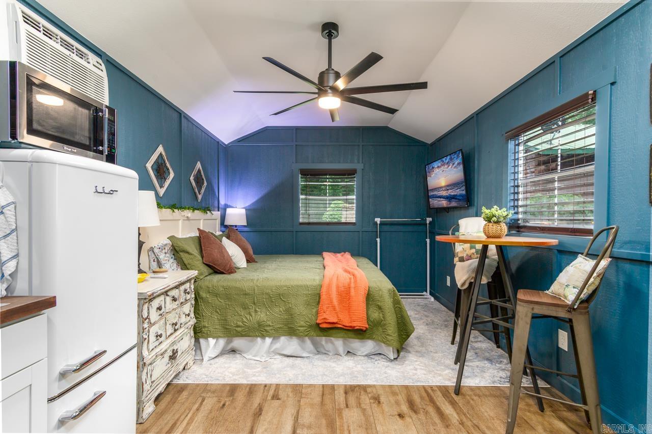 ROMANCE ACRES - Residential