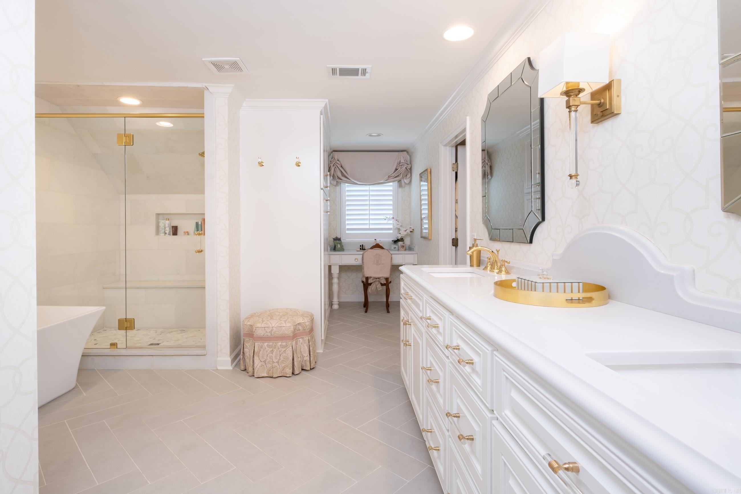 EAST PALISADES - Residential