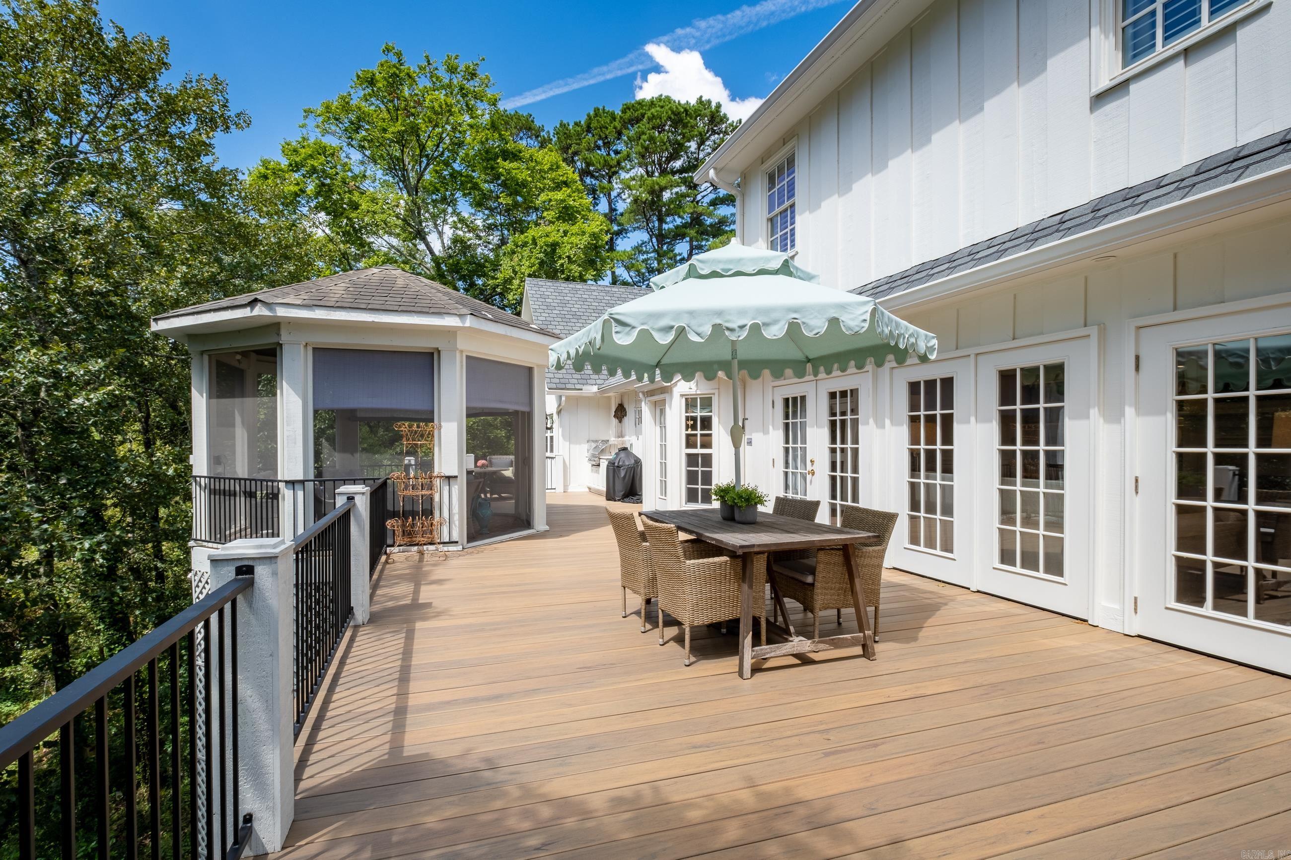 EAST PALISADES - Residential