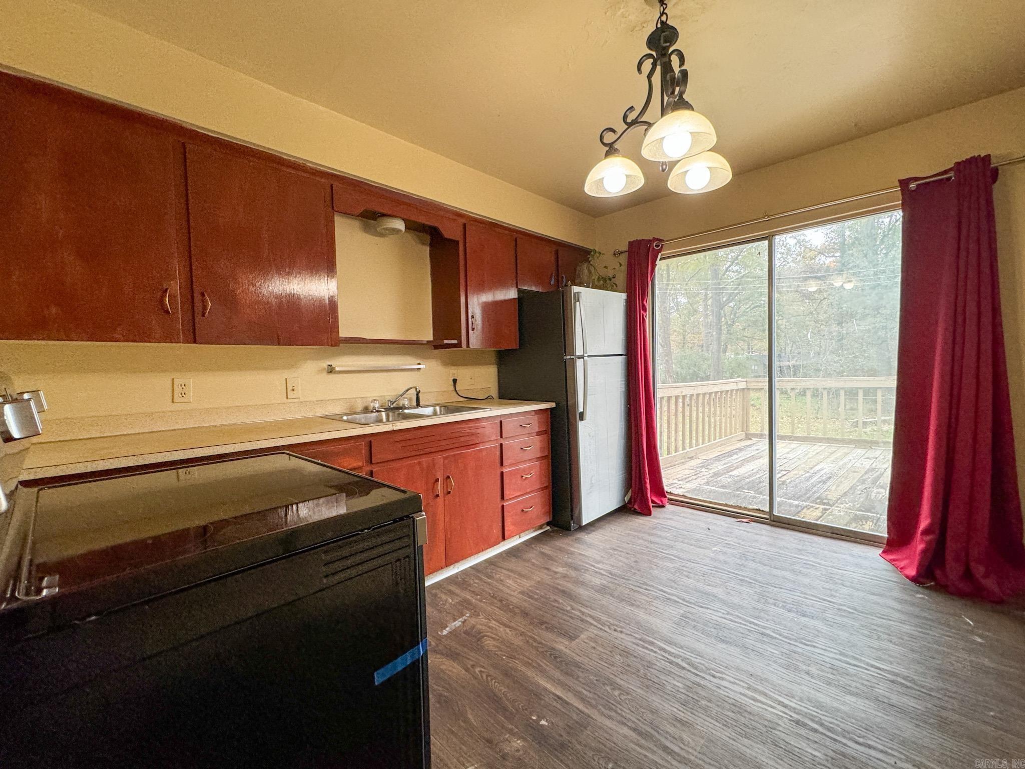 WAKEFIELD VILLAGE - Residential