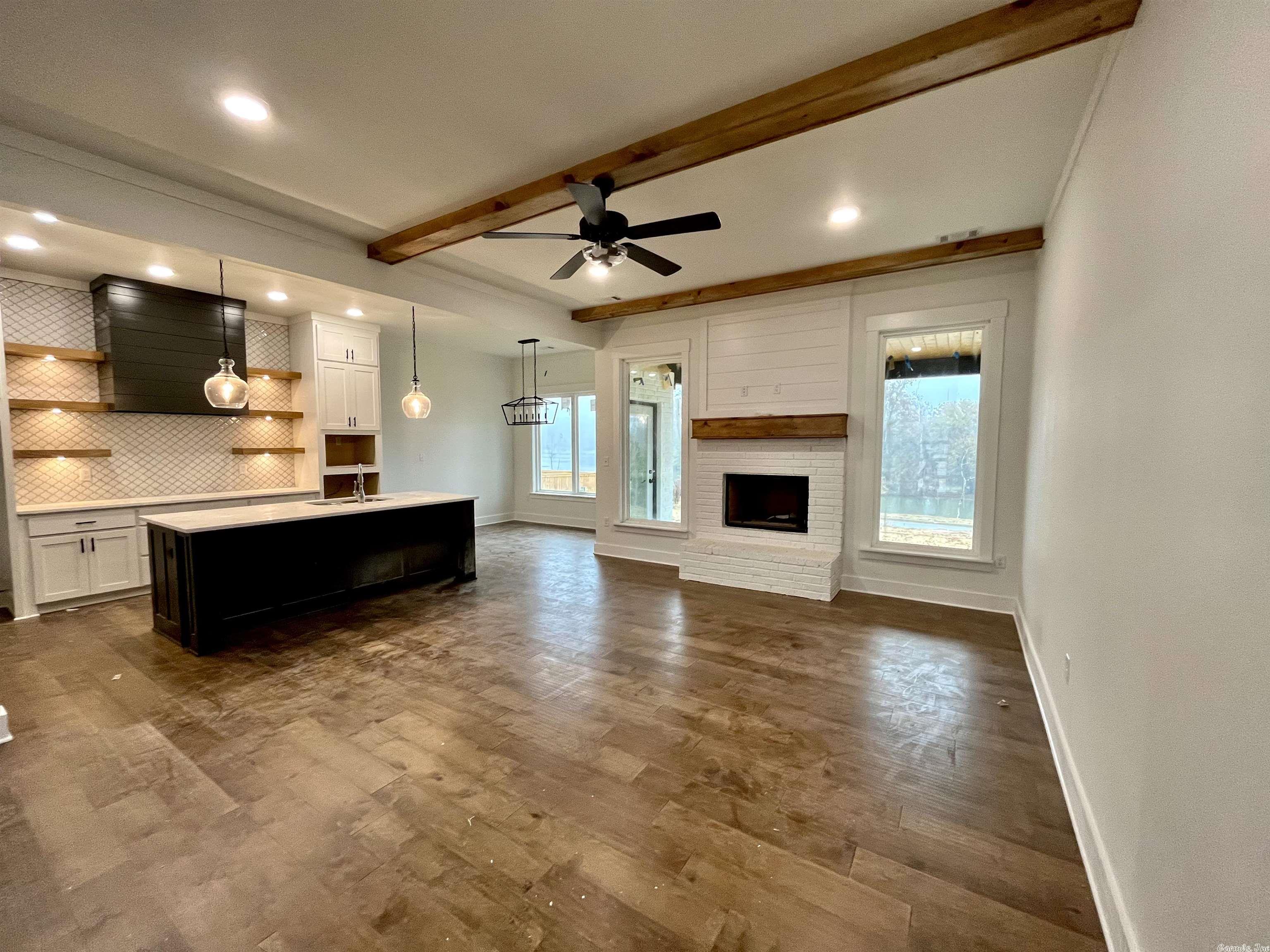 THE WOODS OF HURRICANE LAKE ESTA - Residential