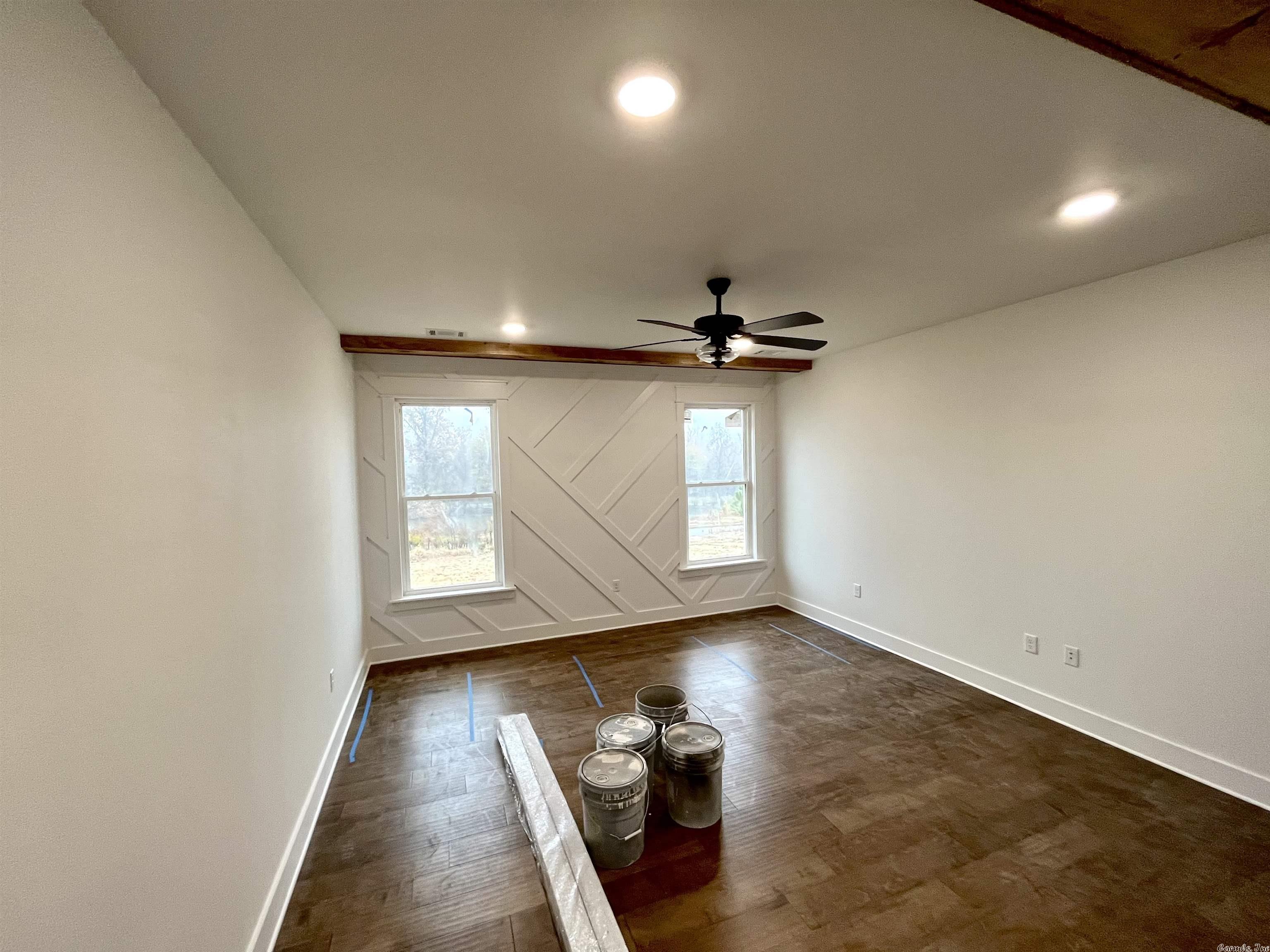THE WOODS OF HURRICANE LAKE ESTA - Residential
