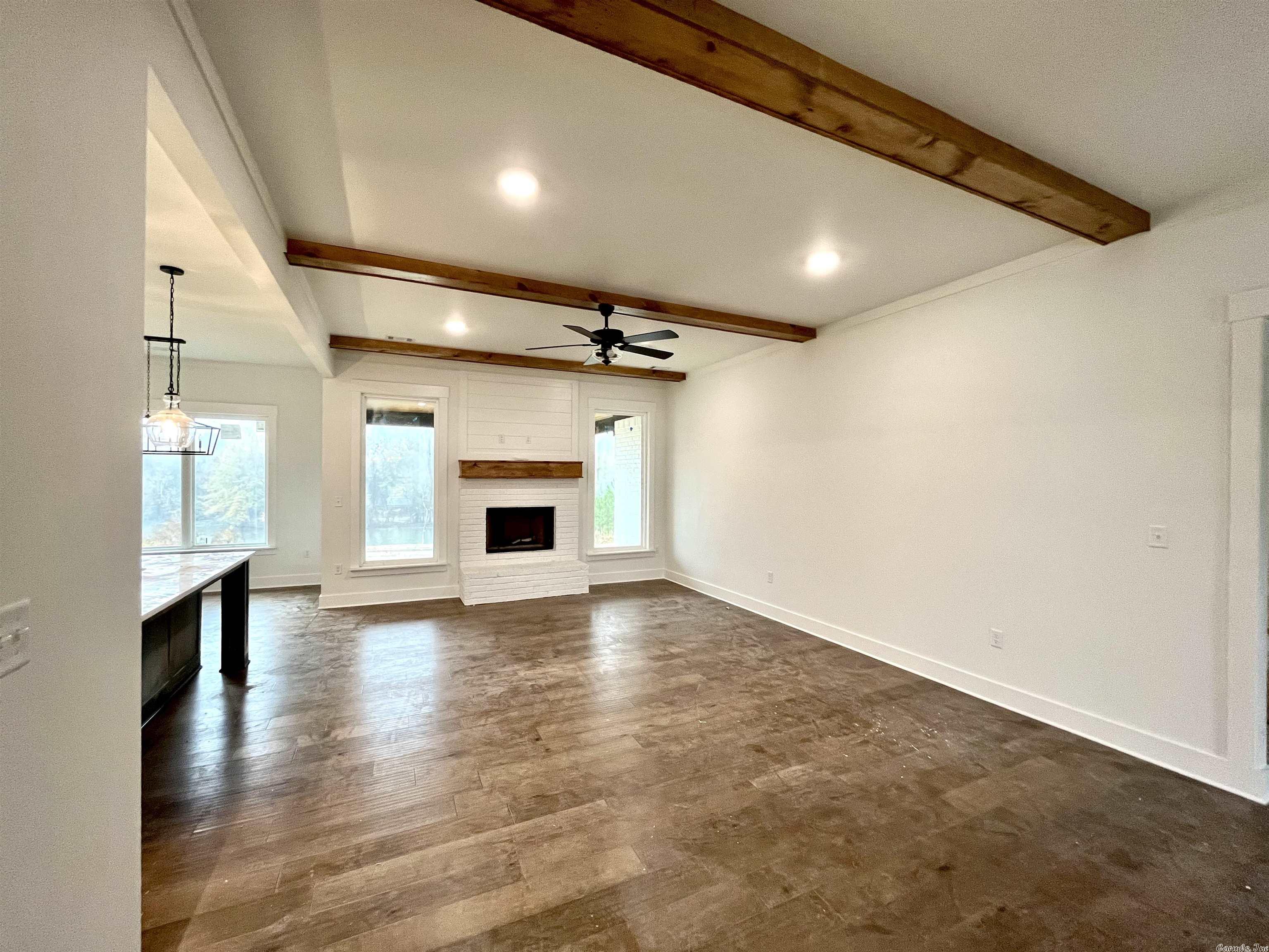 THE WOODS OF HURRICANE LAKE ESTA - Residential