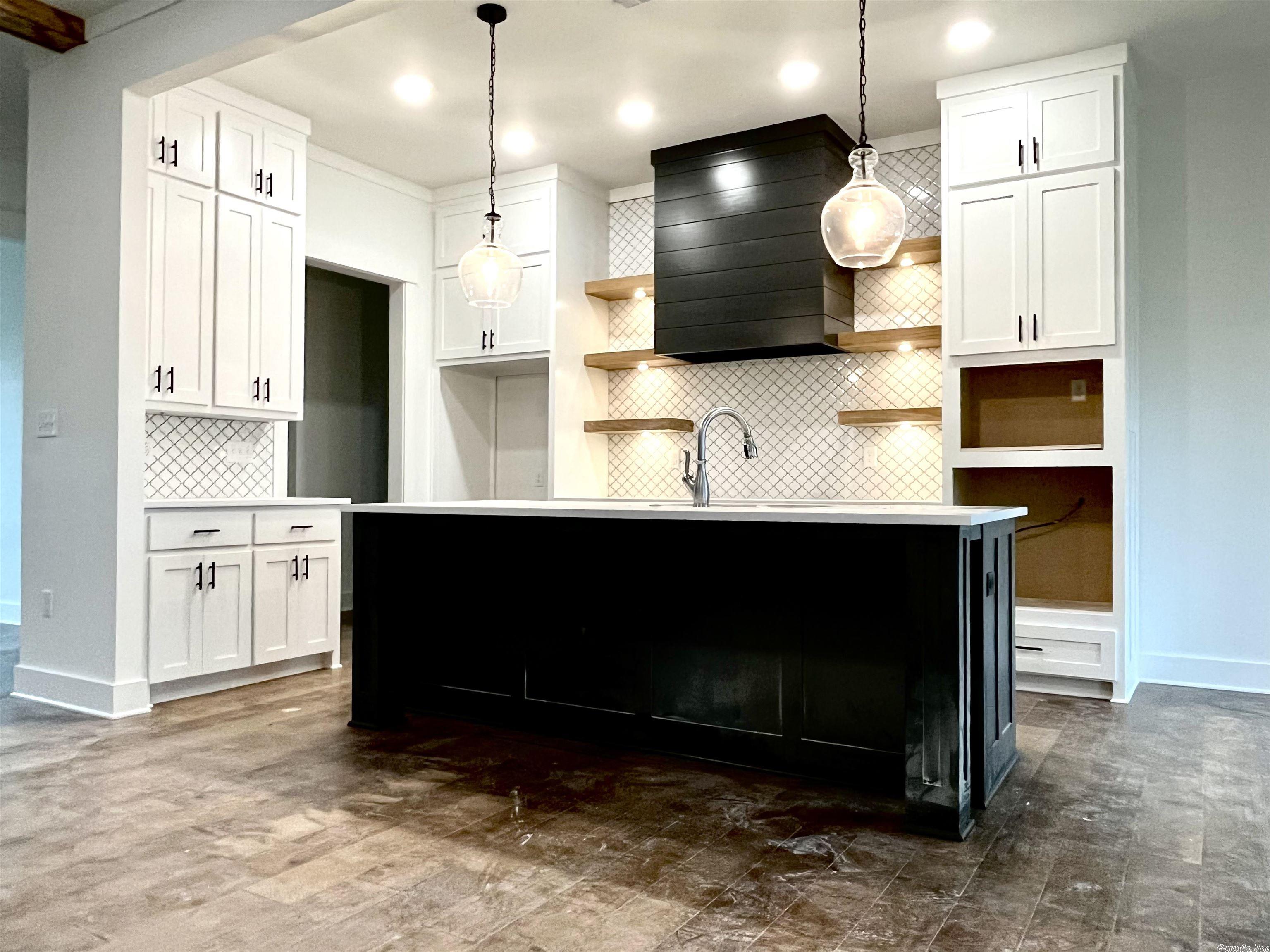 THE WOODS OF HURRICANE LAKE ESTA - Residential