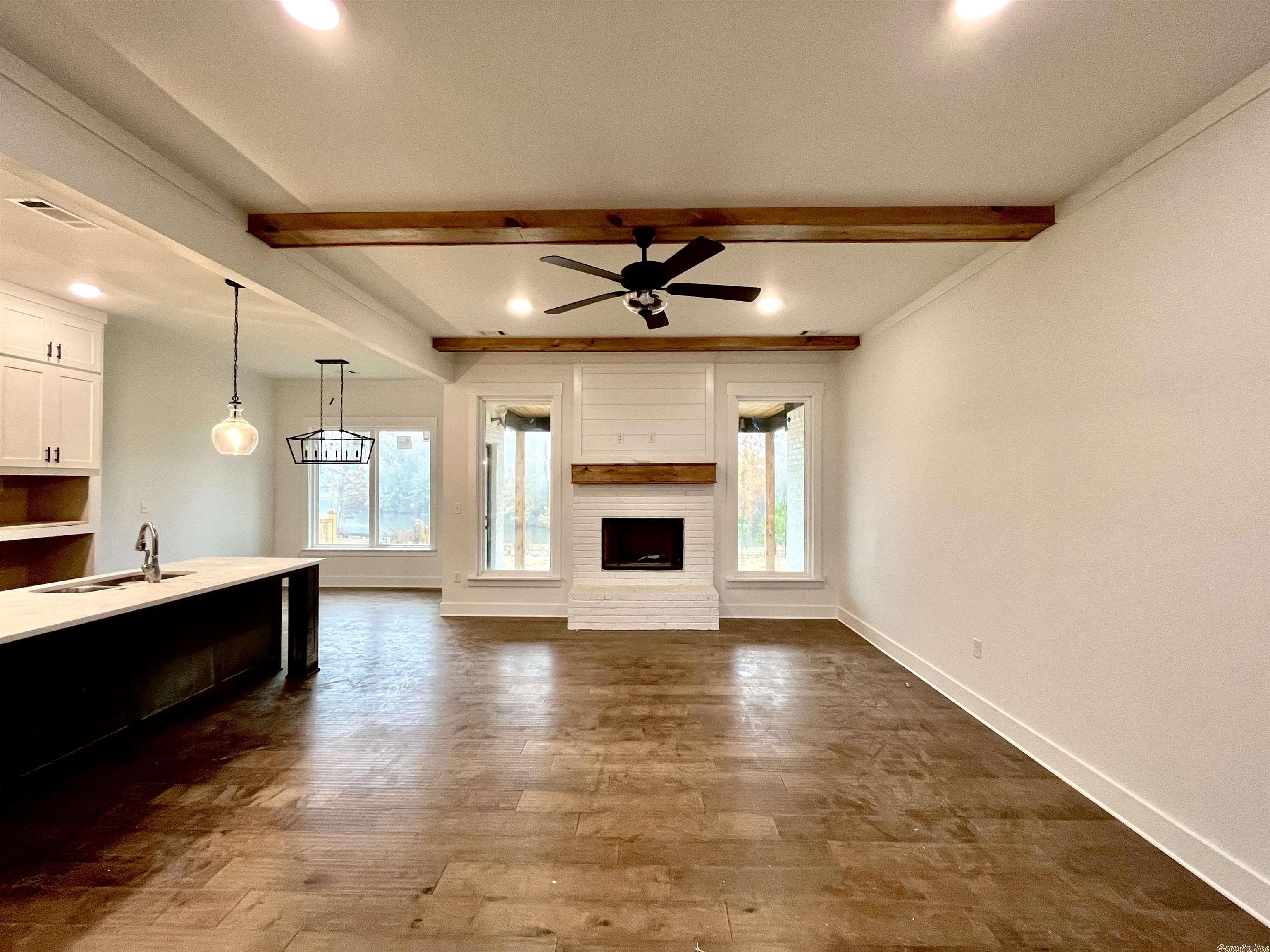 THE WOODS OF HURRICANE LAKE ESTA - Residential