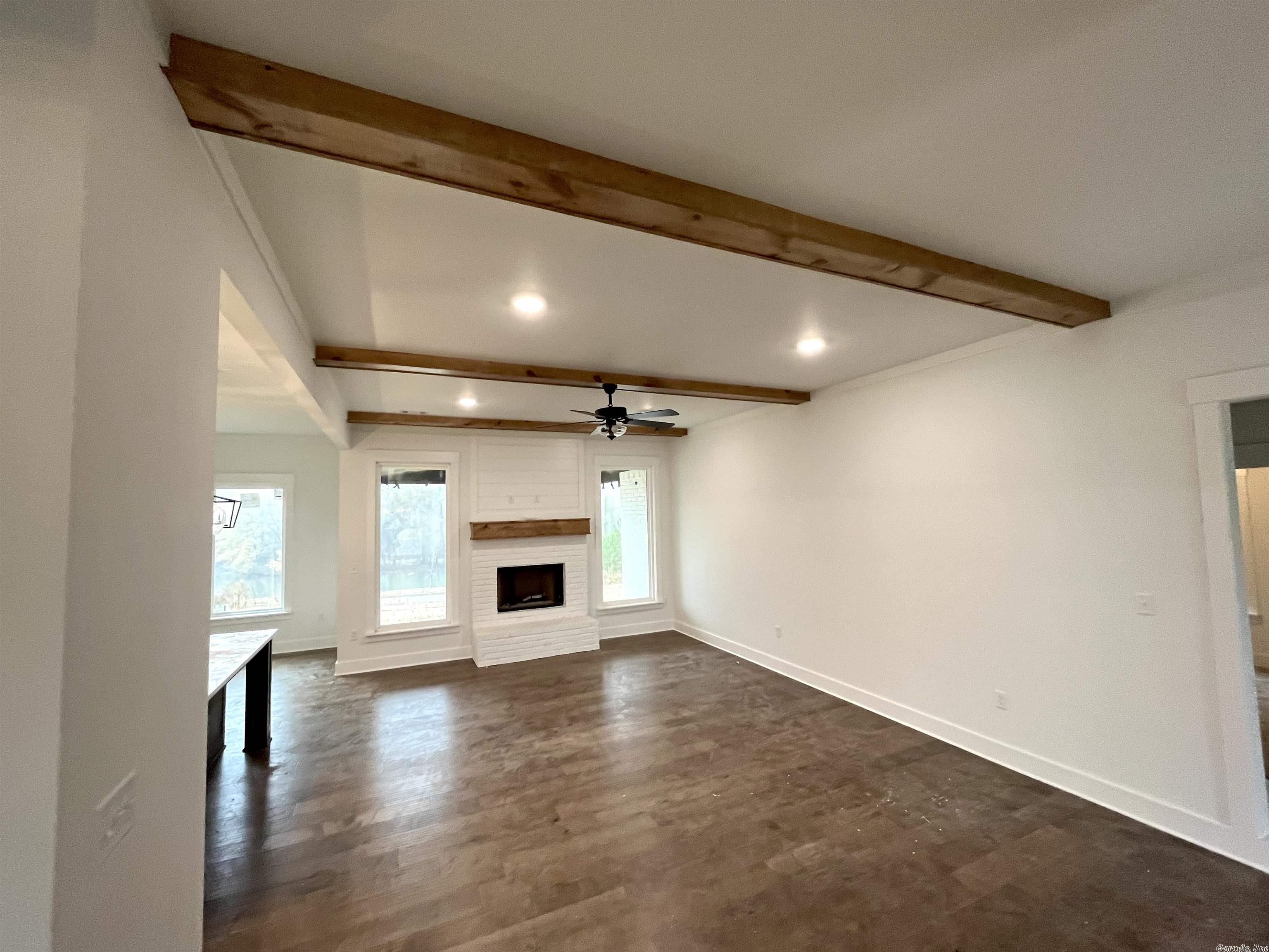 THE WOODS OF HURRICANE LAKE ESTA - Residential