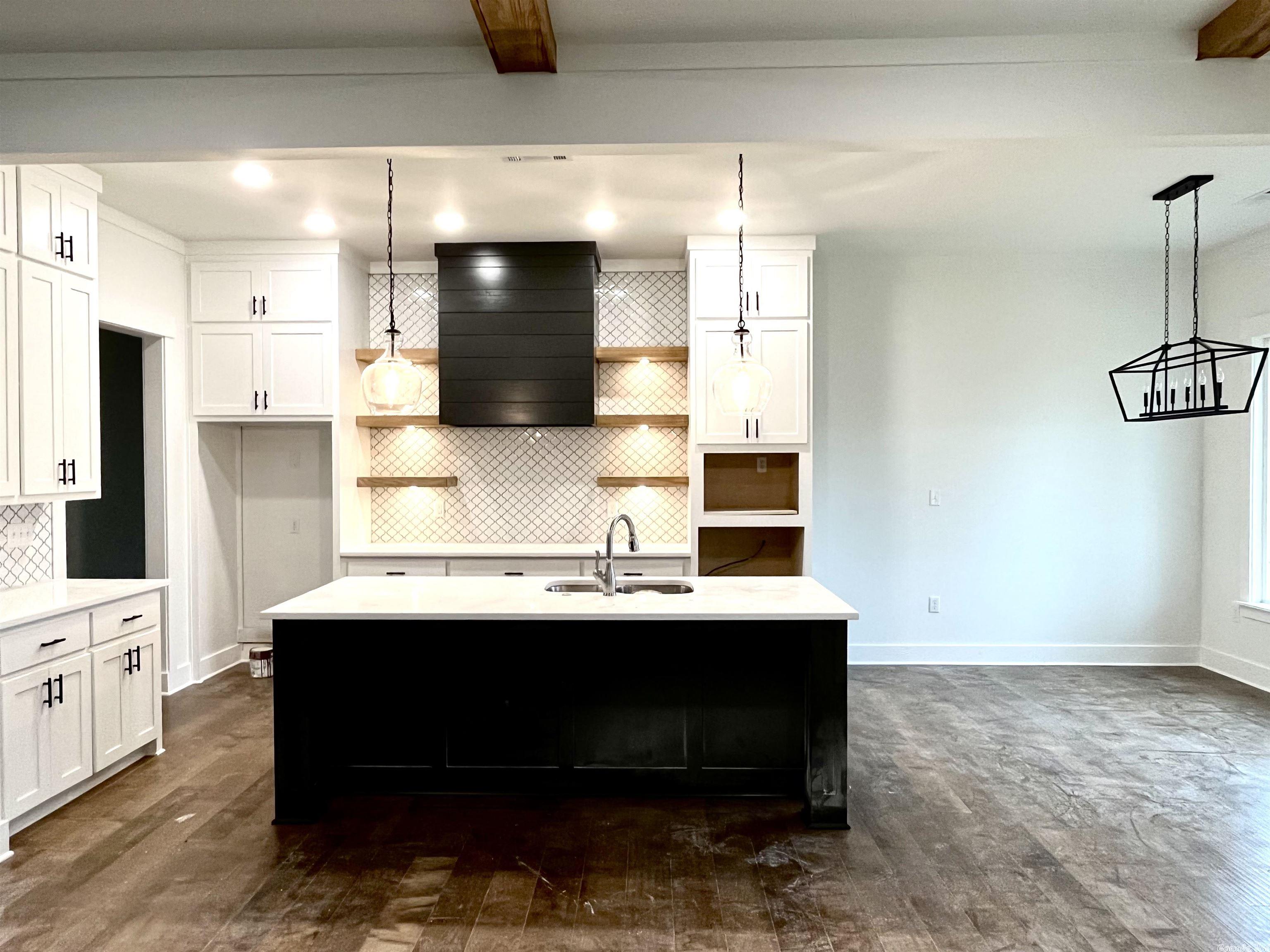 THE WOODS OF HURRICANE LAKE ESTA - Residential