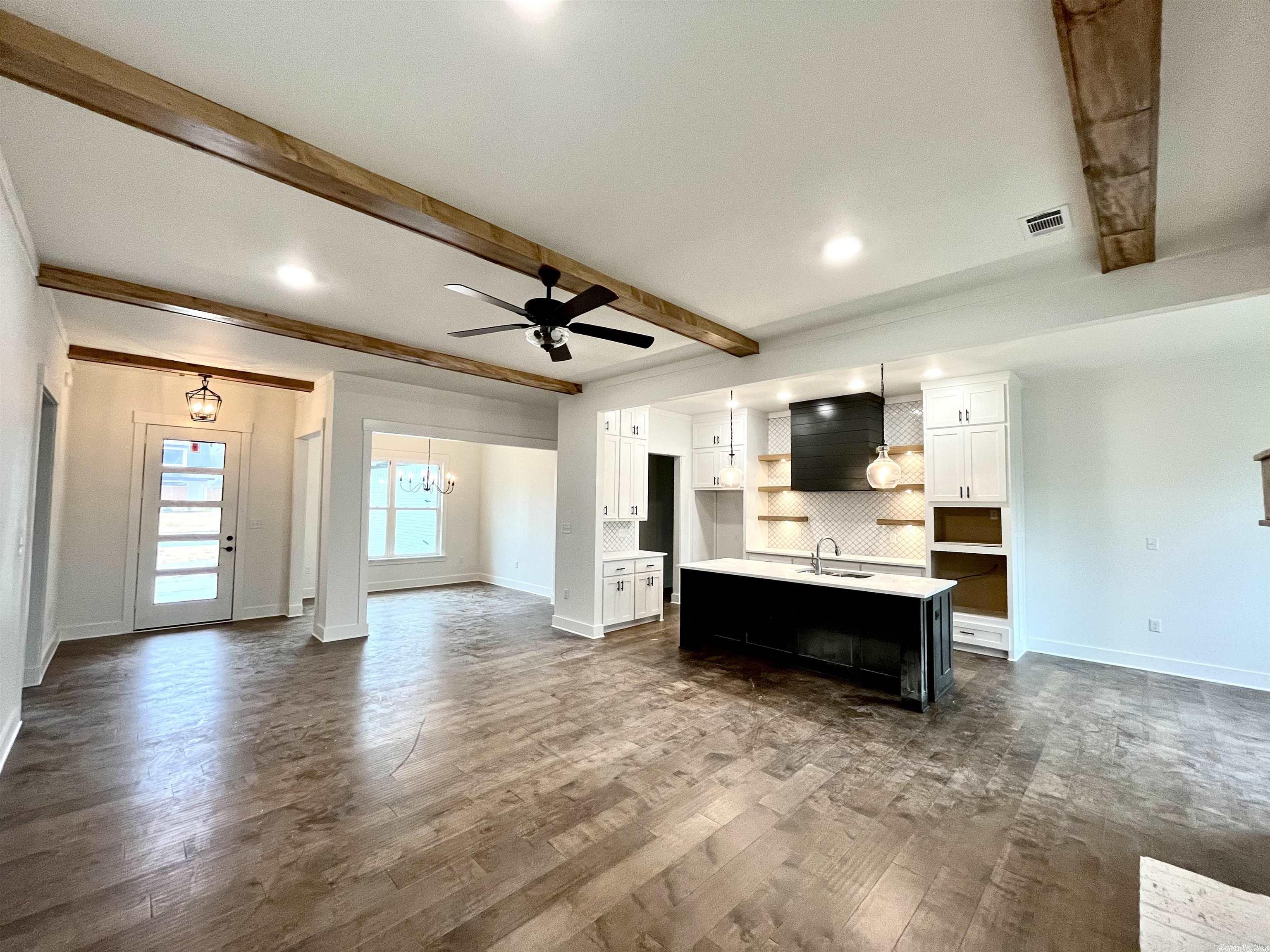 THE WOODS OF HURRICANE LAKE ESTA - Residential