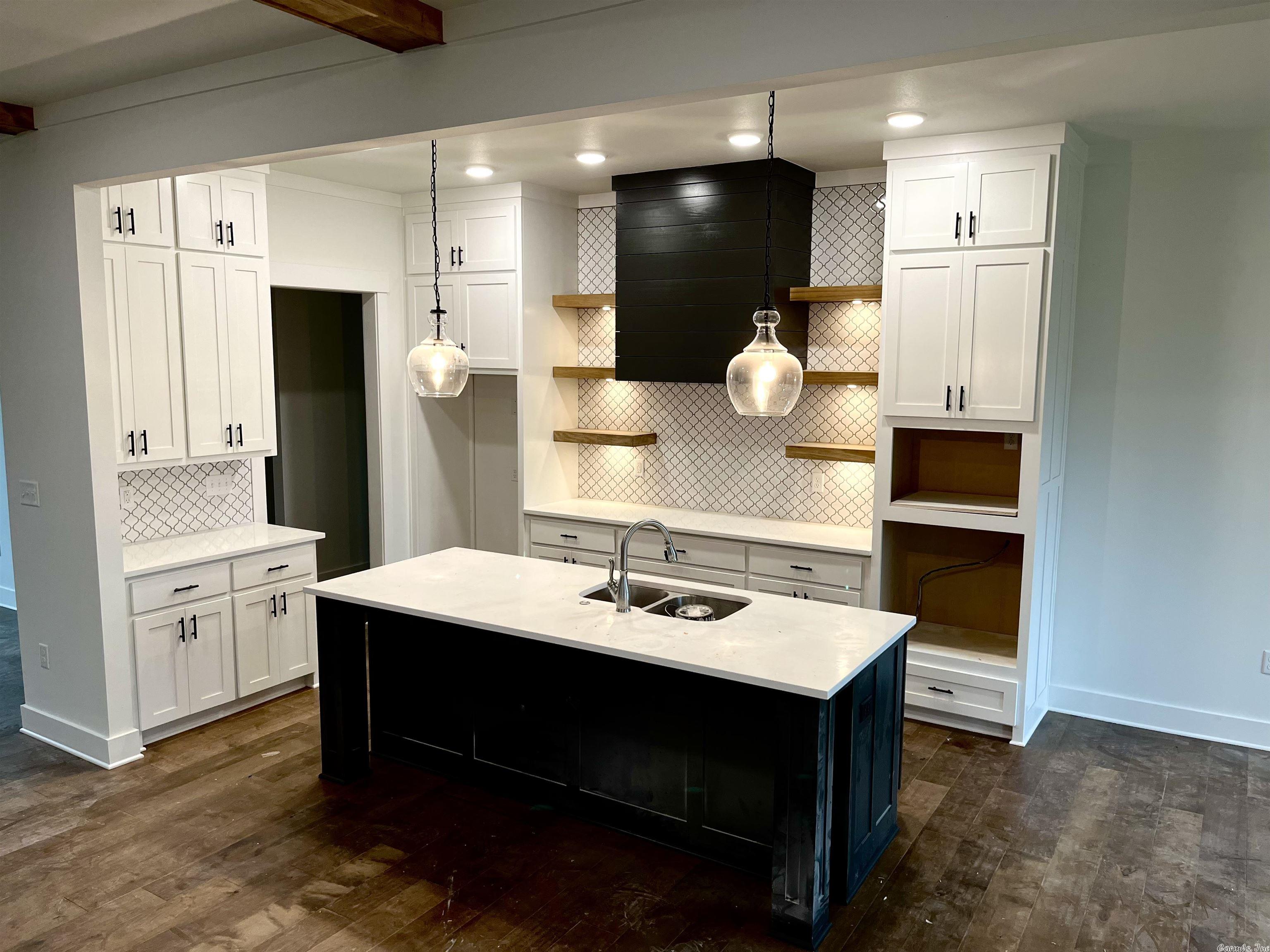 THE WOODS OF HURRICANE LAKE ESTA - Residential
