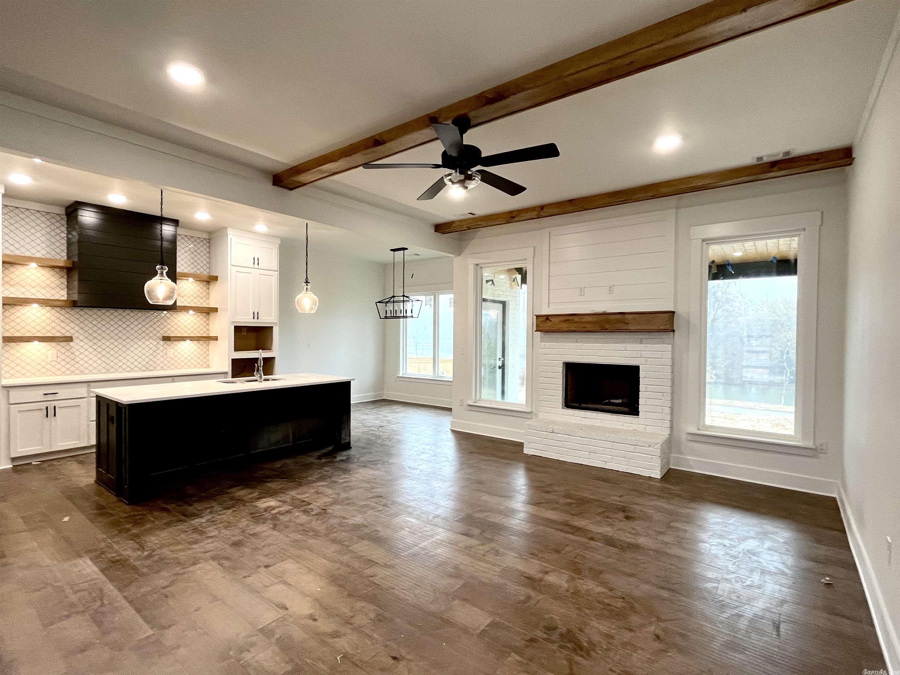 THE WOODS OF HURRICANE LAKE ESTA - Residential