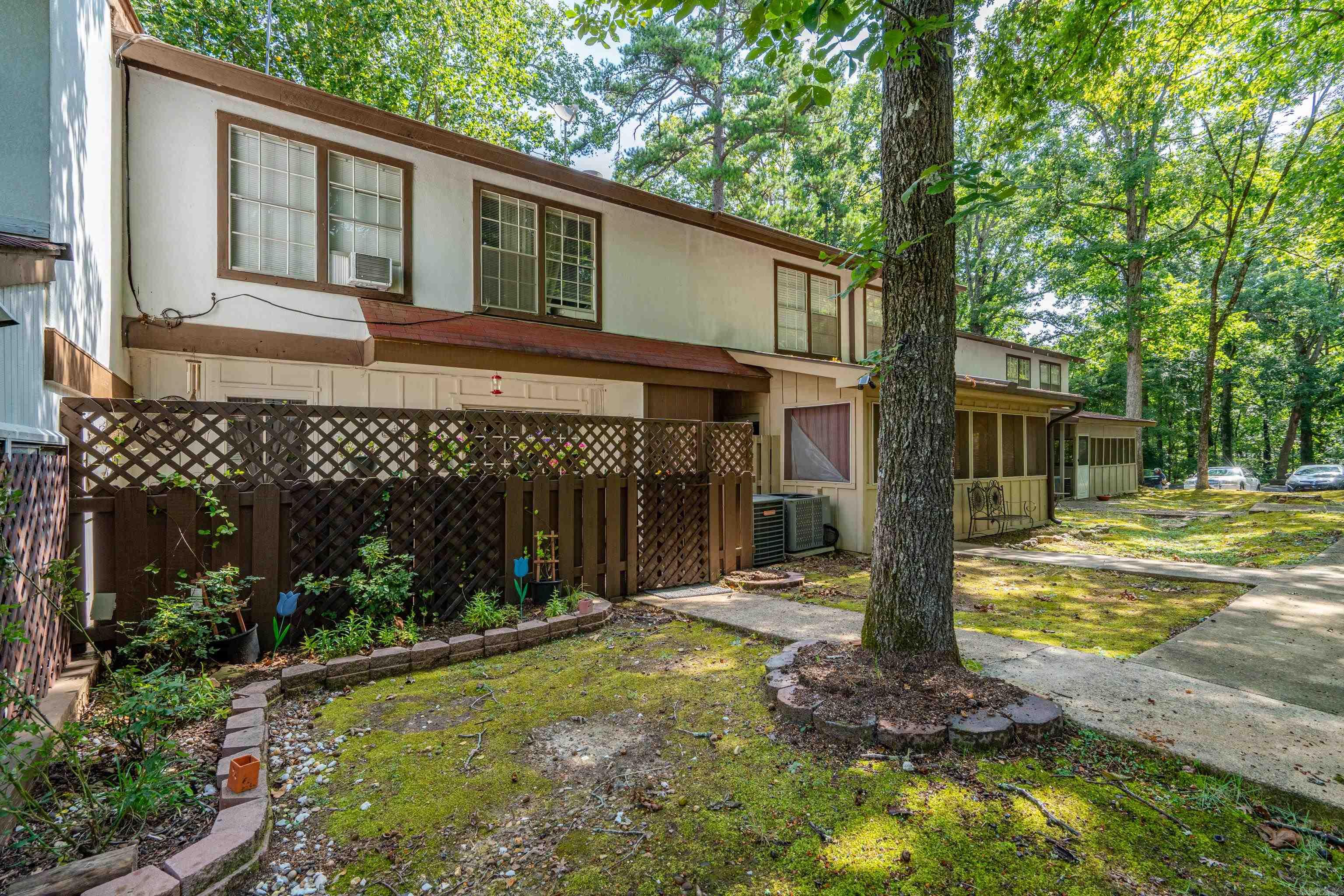 Desoto Courts Townhouse 1 - Residential