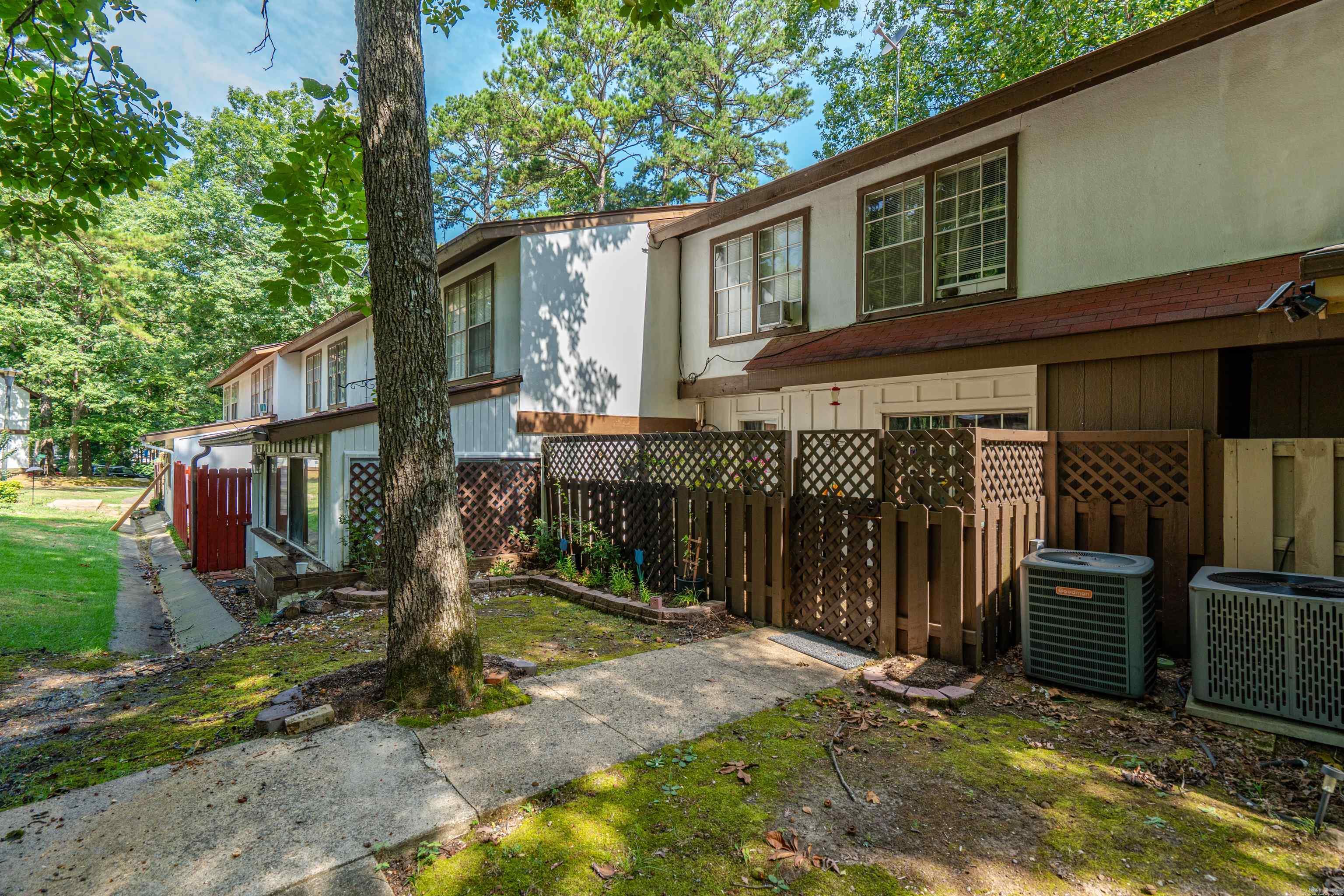 Desoto Courts Townhouse 1 - Residential