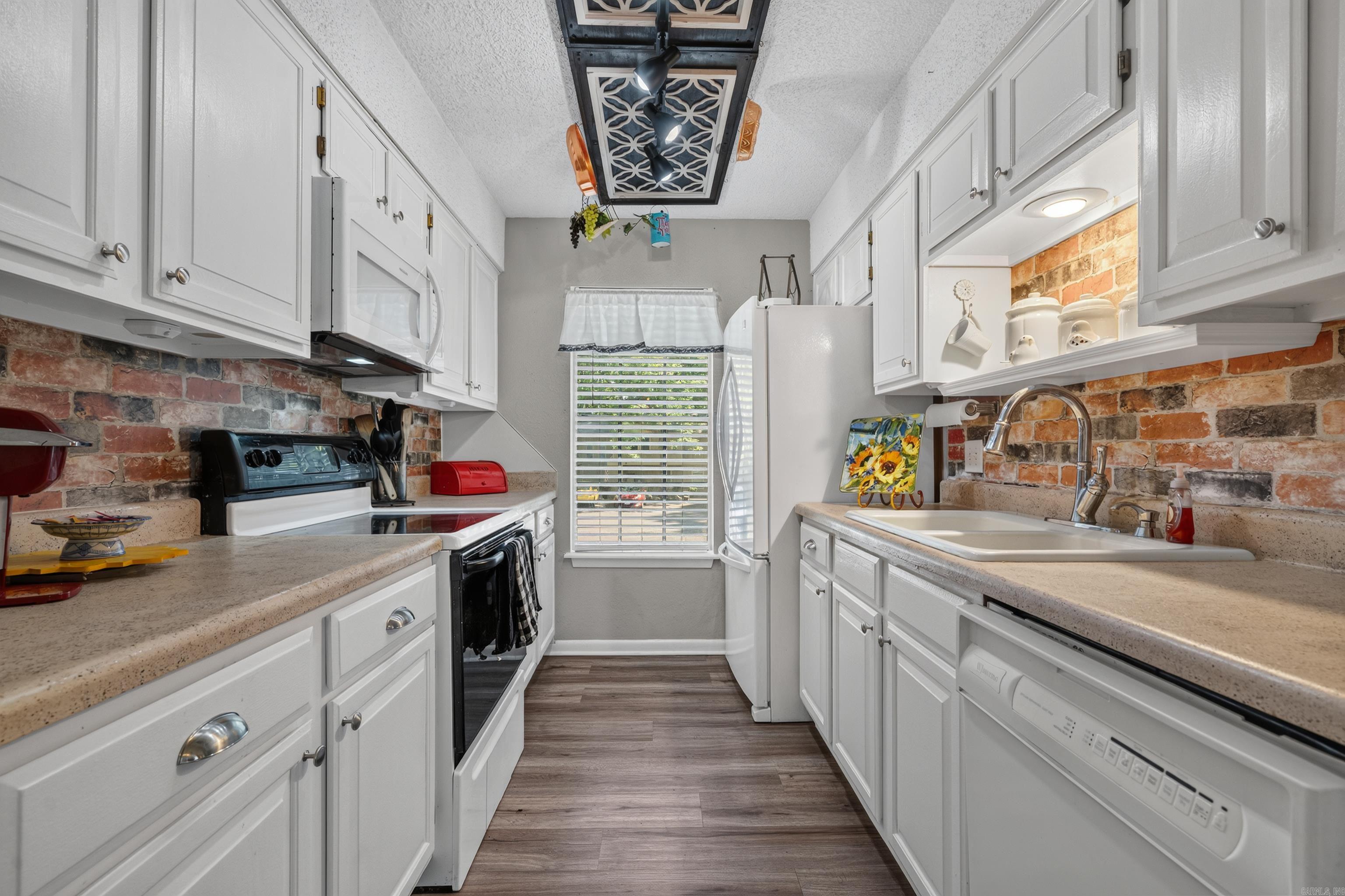 Desoto Courts Townhouse 1 - Residential