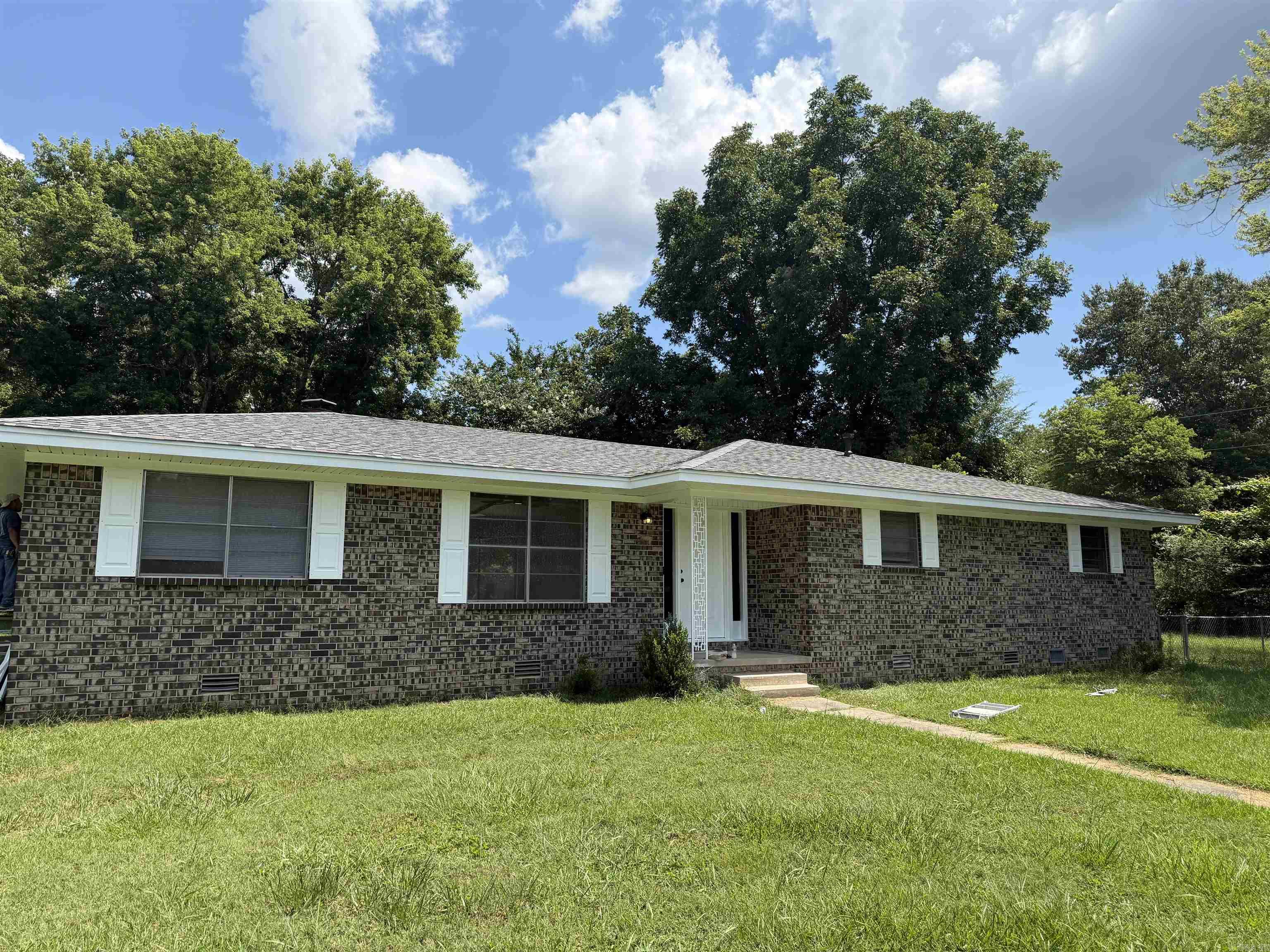Stop scrolling, this is the one! Welcome home to this beautifully remodeled home in the highly desirable Arbor Oaks neighborhood.  Step inside to discover a bright, open floor plan featuring fresh paint, new flooring and updated lighting. Once you're done inside, step outside to a spacious backyard that's perfect for grilling, entertaining friends and family or simply enjoying morning coffee.