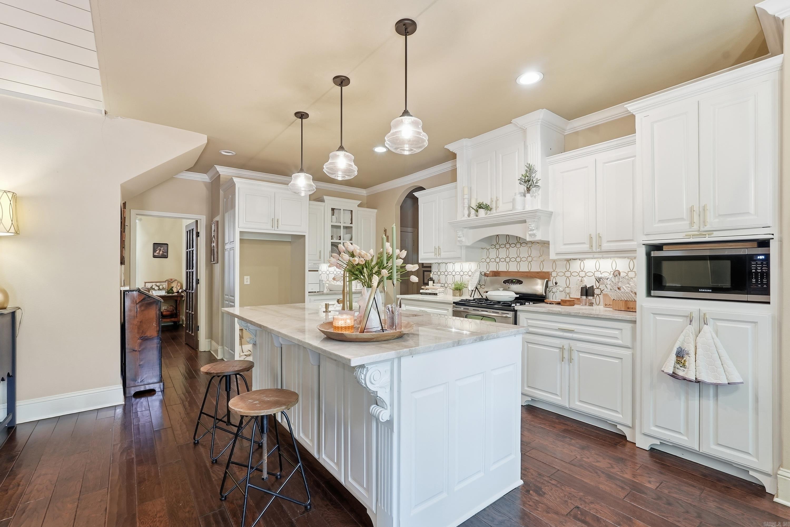 EAGLE ROCK - Residential