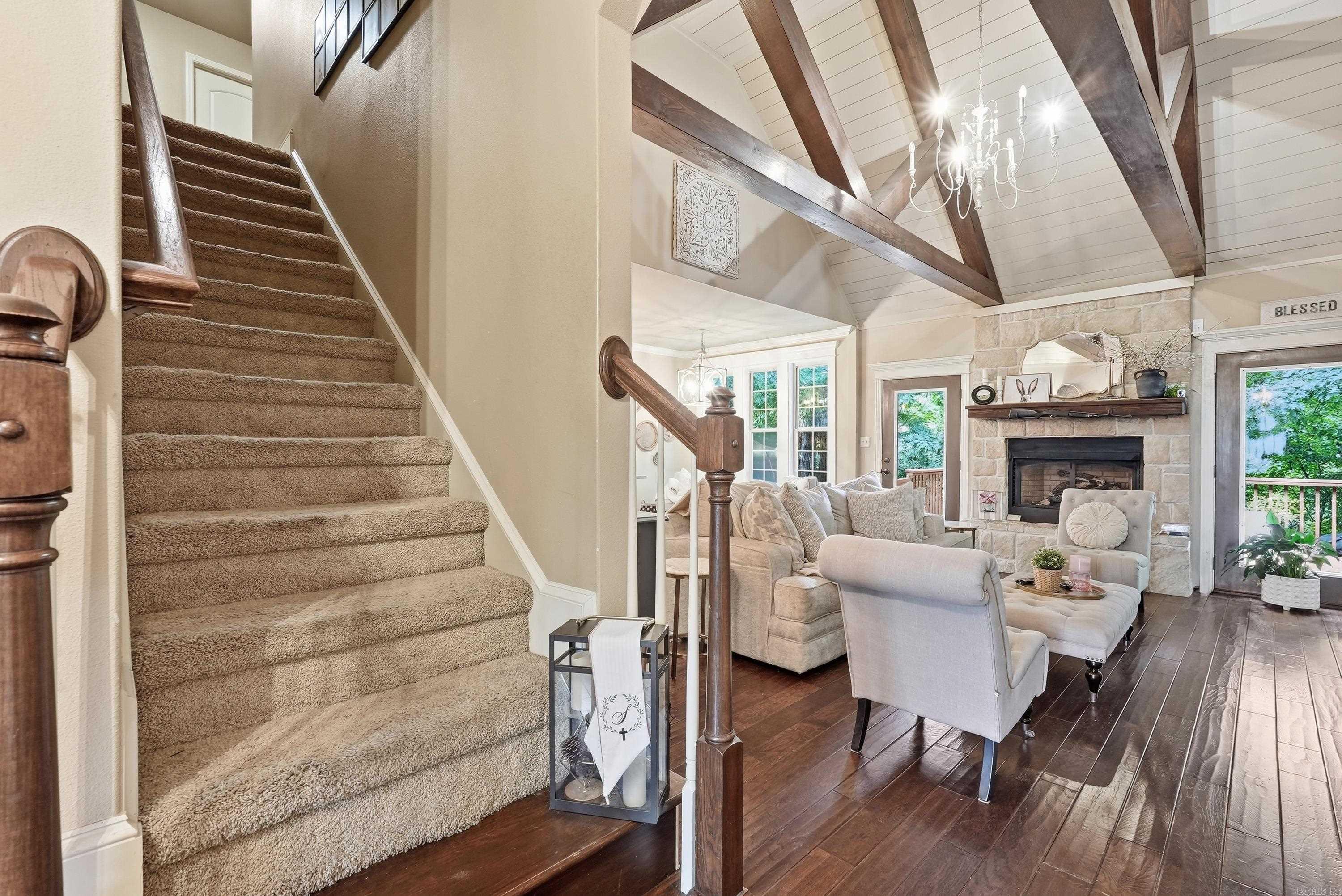 EAGLE ROCK - Residential