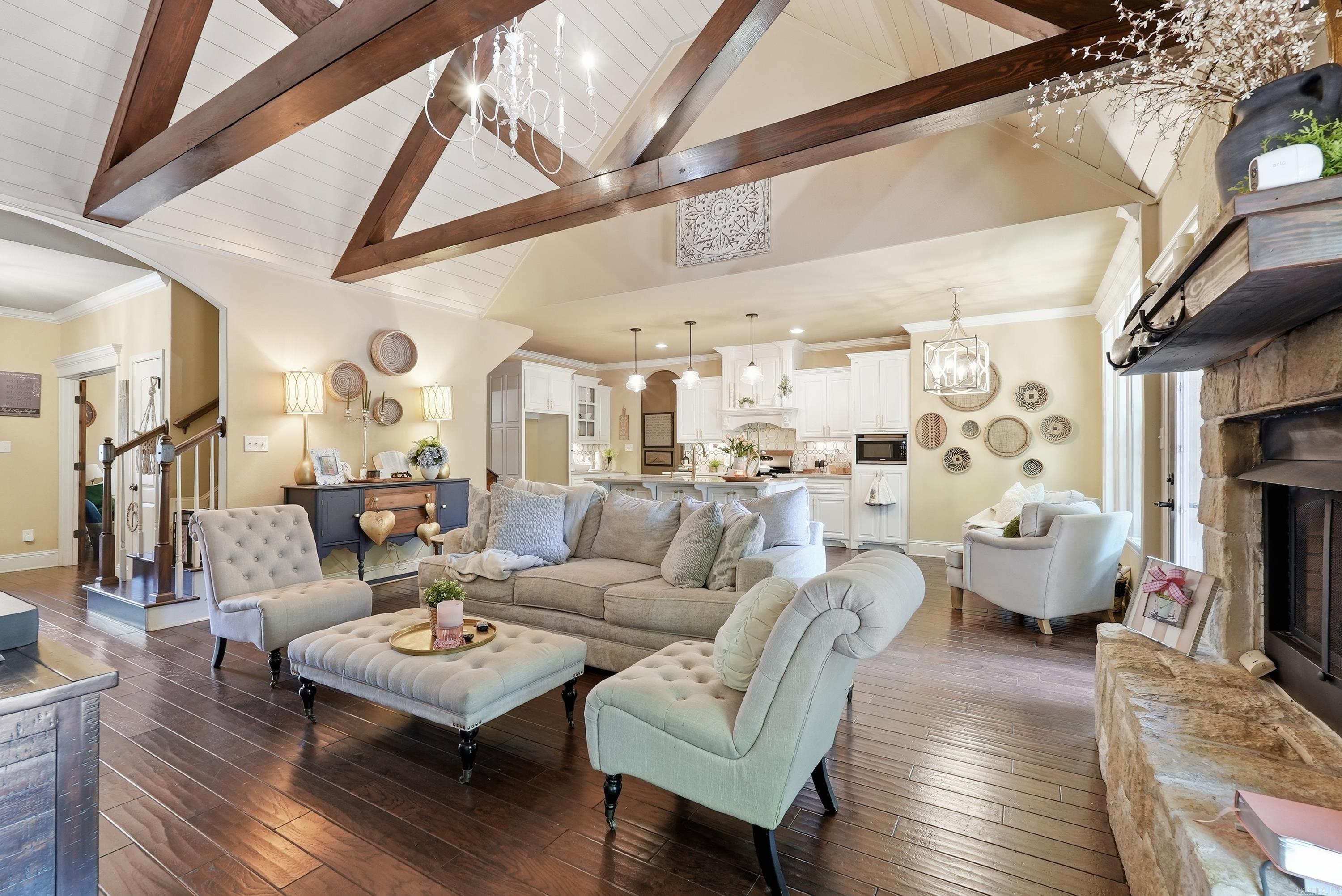 EAGLE ROCK - Residential