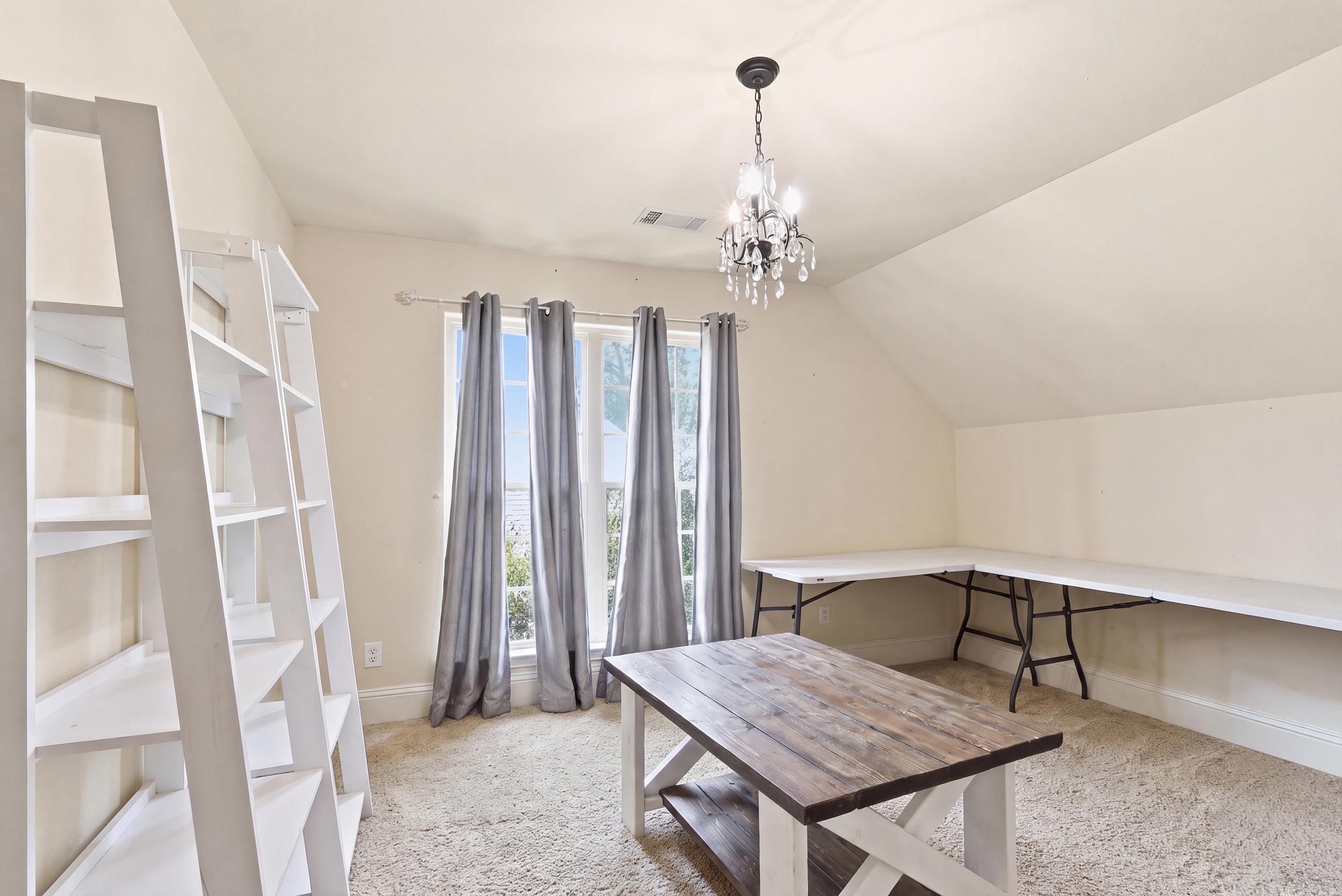 EAGLE ROCK - Residential