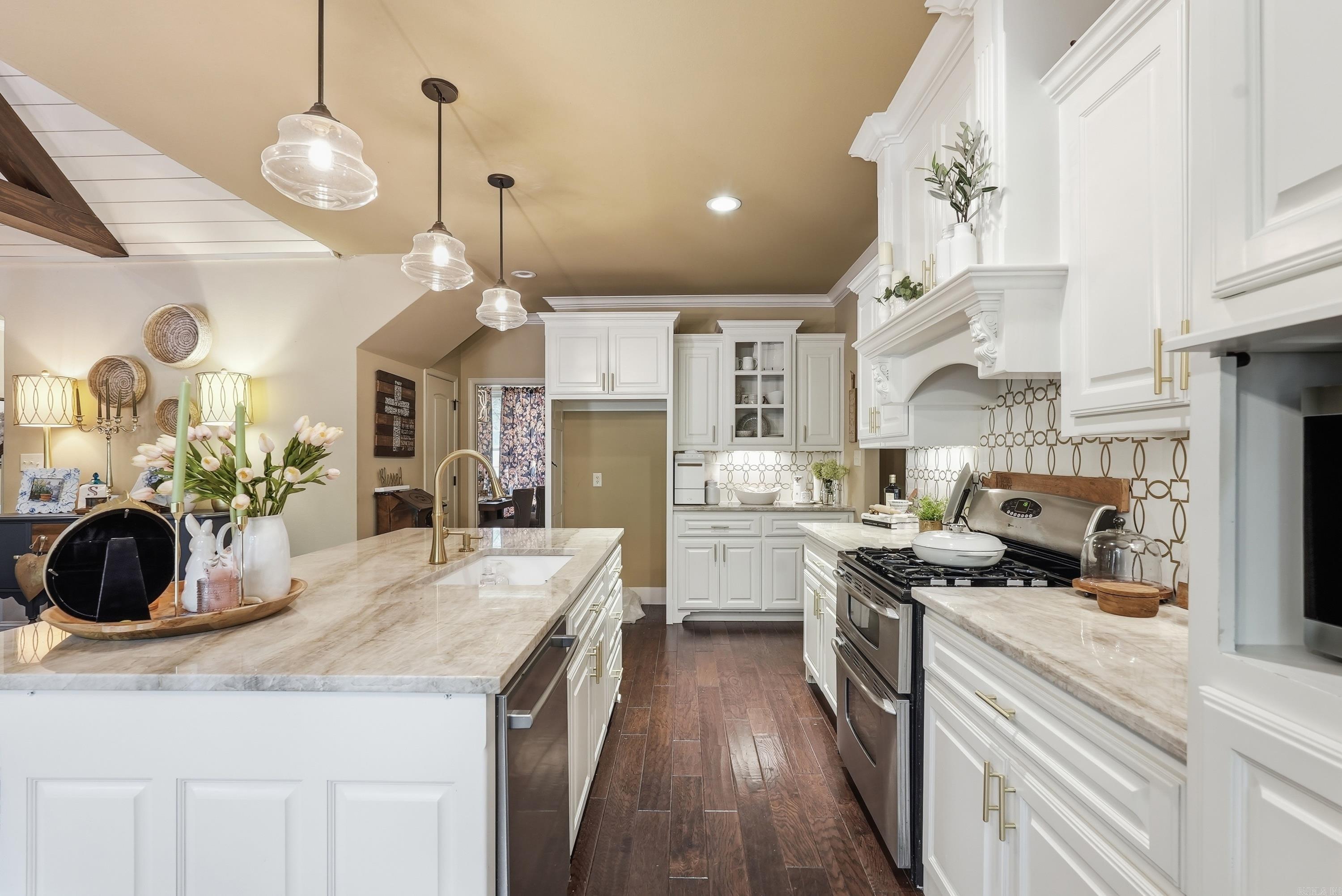 EAGLE ROCK - Residential